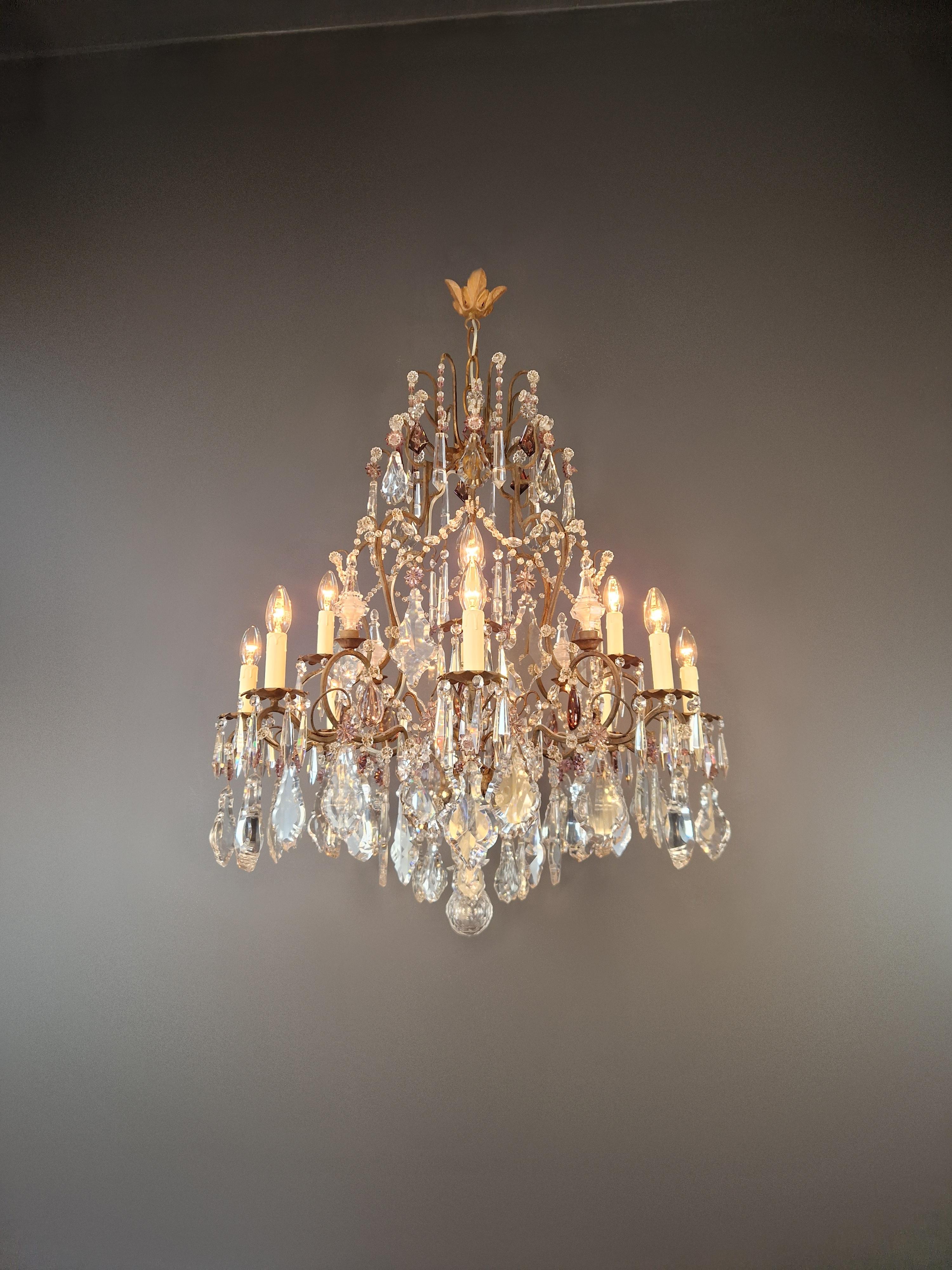 Lampadario antico restaurato: Un capolavoro senza tempo riscoperto a Berlino

Ti presentiamo un incantevole lampadario antico, meticolosamente restaurato a Berlino, che ha fatto rivivere il suo fascino e la sua eleganza senza tempo. Il cablaggio