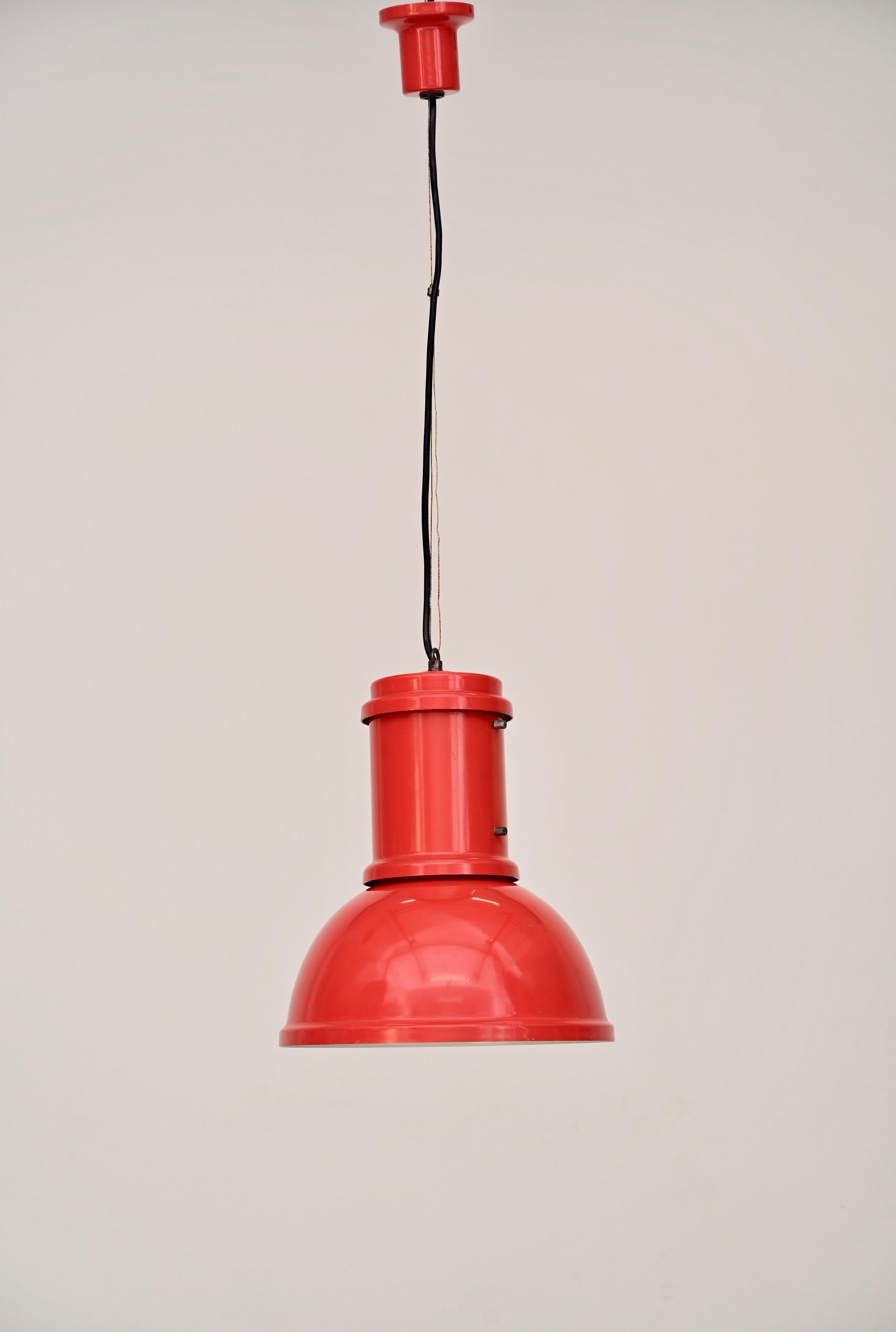 Laqué Lustre italien rouge mi-siècle « Lampadaire » pour Fontana Arte, années 1960  en vente