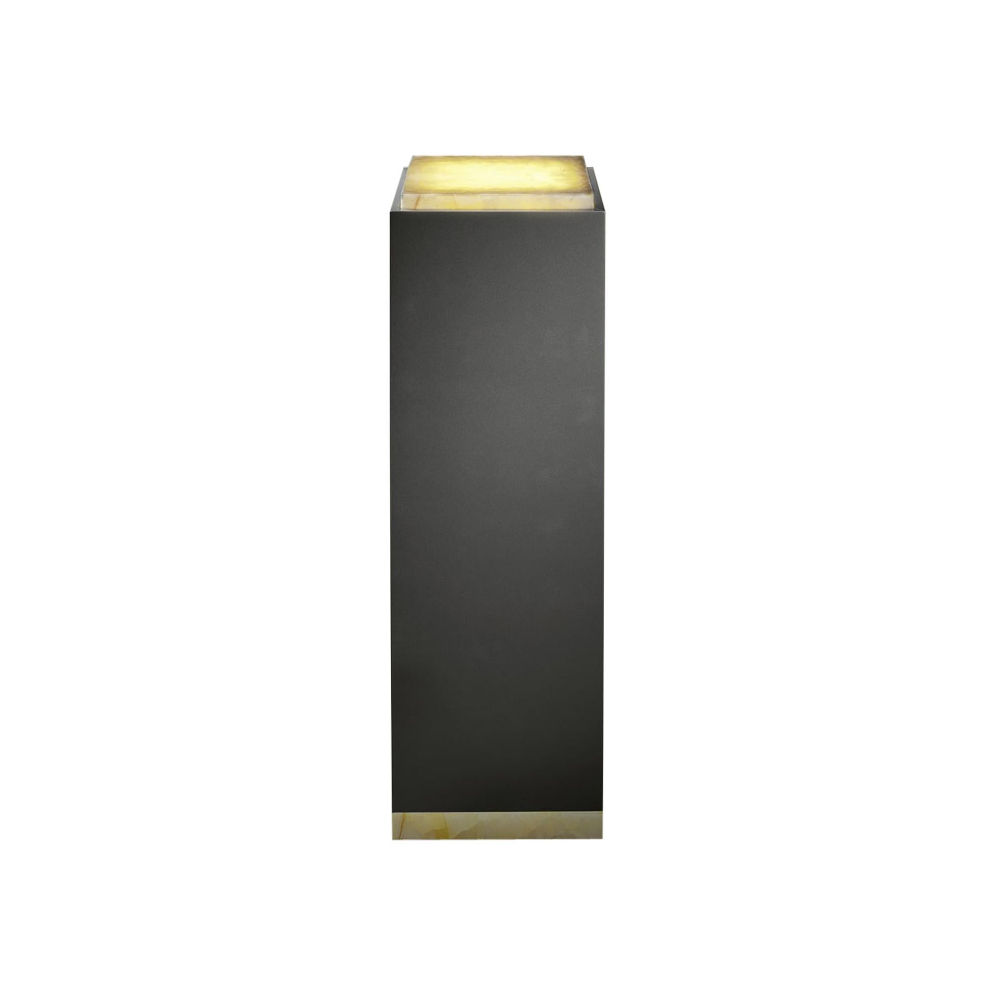 Candle Pedestal Pièce contemporaine et personnalisable en laque par Luísa Peixoto