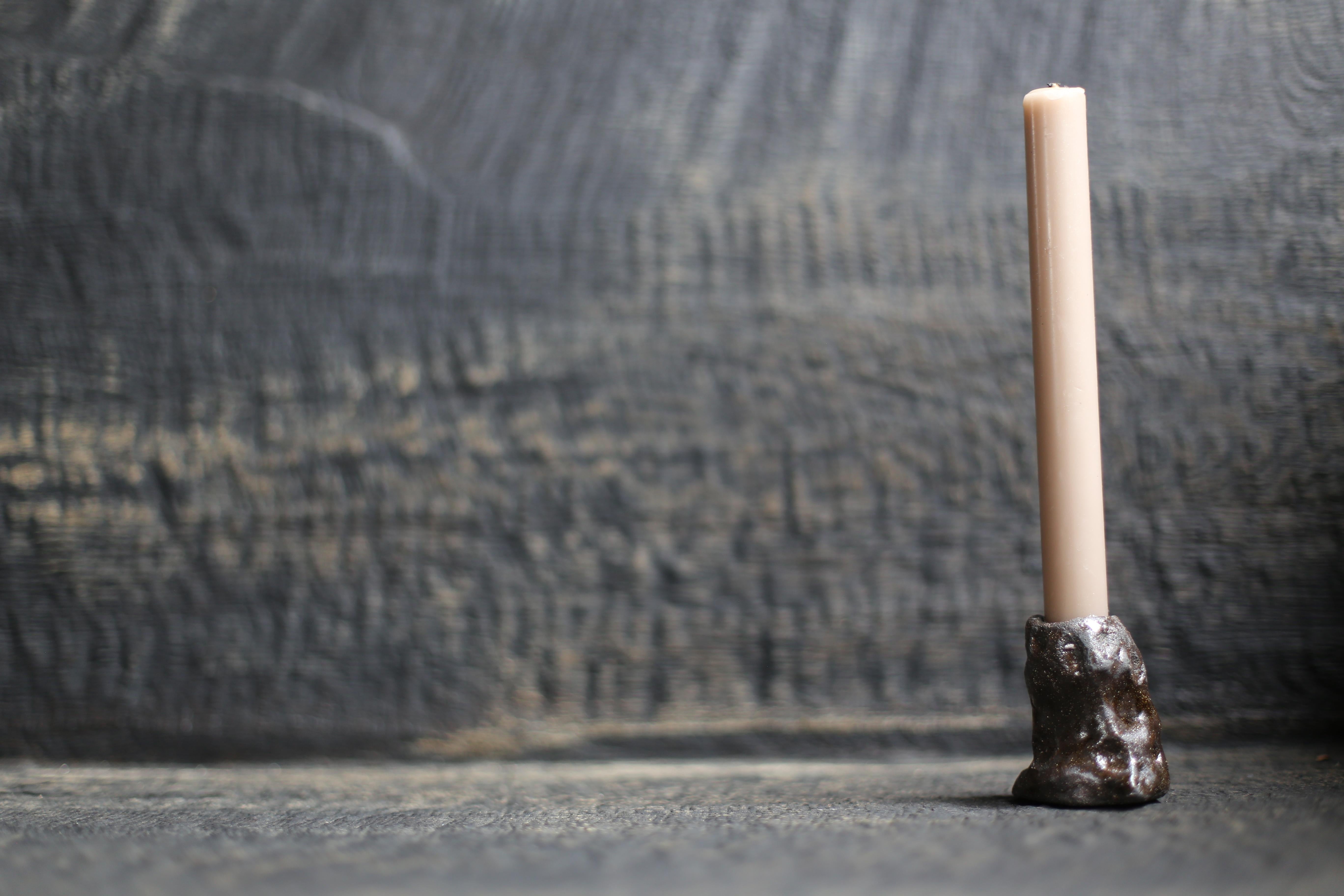Candle rock in Black Truffle Clay
2022s / Belgium
Size : W 35 D 50 x H 65 mm
Artist : Sigrid Volders


[Sigrid Volders]
Based in Antwerp, Belgium, she works vigorously as a ceramic artist, mainly as a hair-making artist active in media such