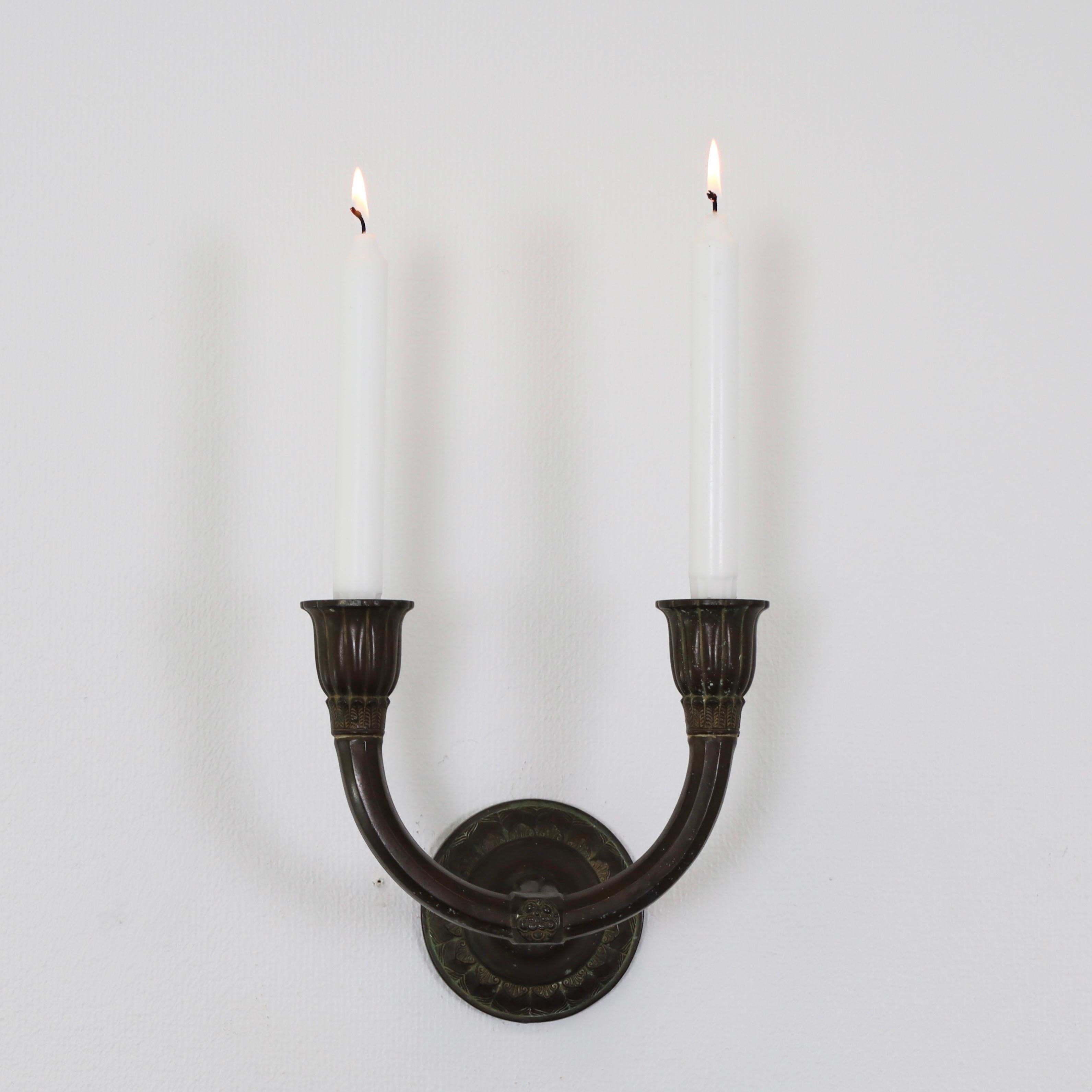 Wandkerzenleuchter, entworfen von Just Andersen in den 1920er Jahren. Früher und seltener Entwurf von Just Andersen.

* Wandkerzenhalter aus Metall
* Designer: Just Andersen
* Hersteller: Just Andersen
* Stil: D4
* Jahr: 1918-1926
* Zustand: