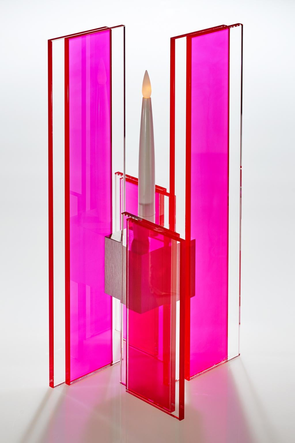 Contemporary Pink Glass & Aluminum Candlestick (Moderne) im Angebot