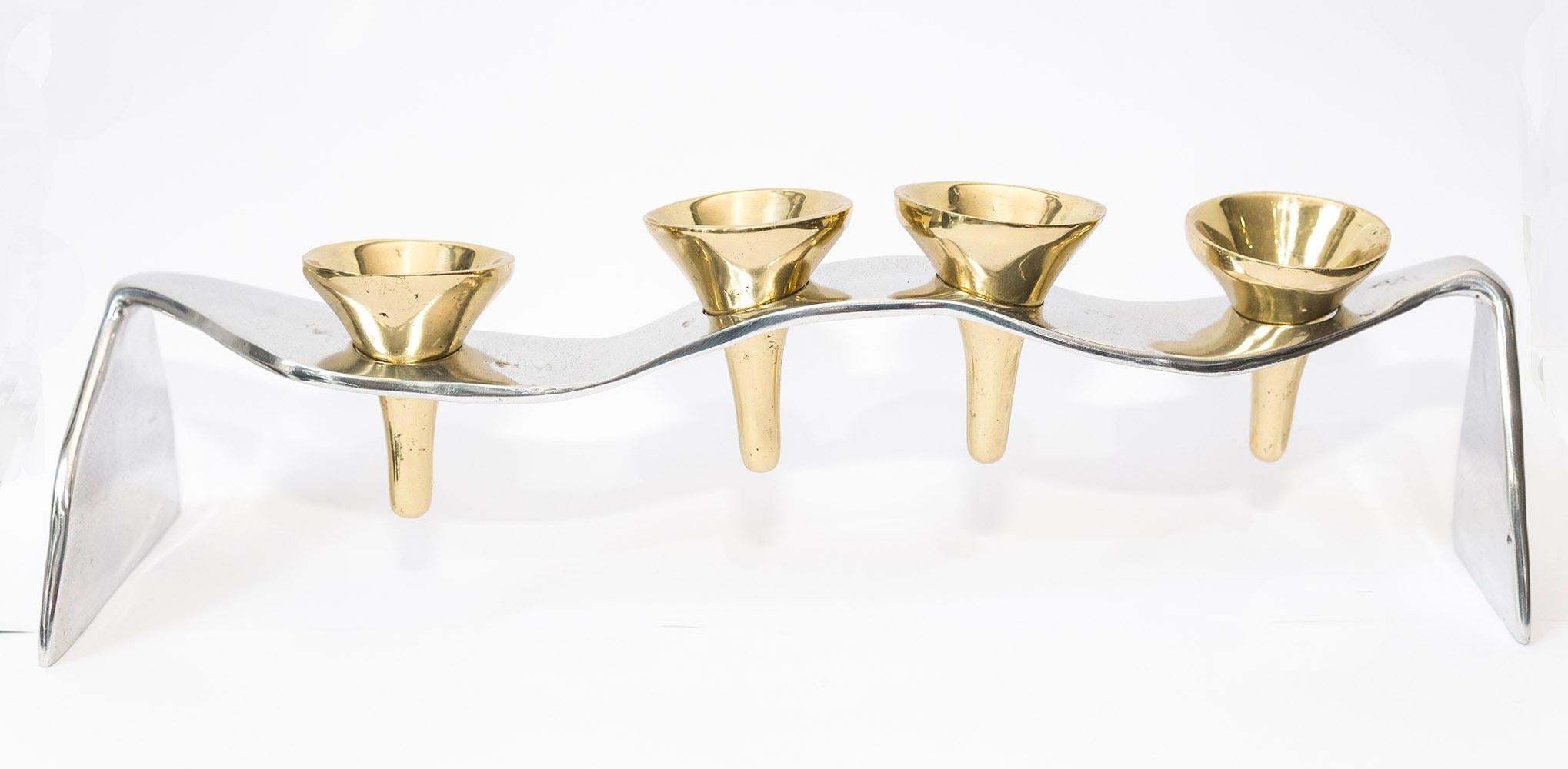 Contemporary Candelabra Sinuoso 4 Velas made of solid Brass and Aluminium Handmade For Sale