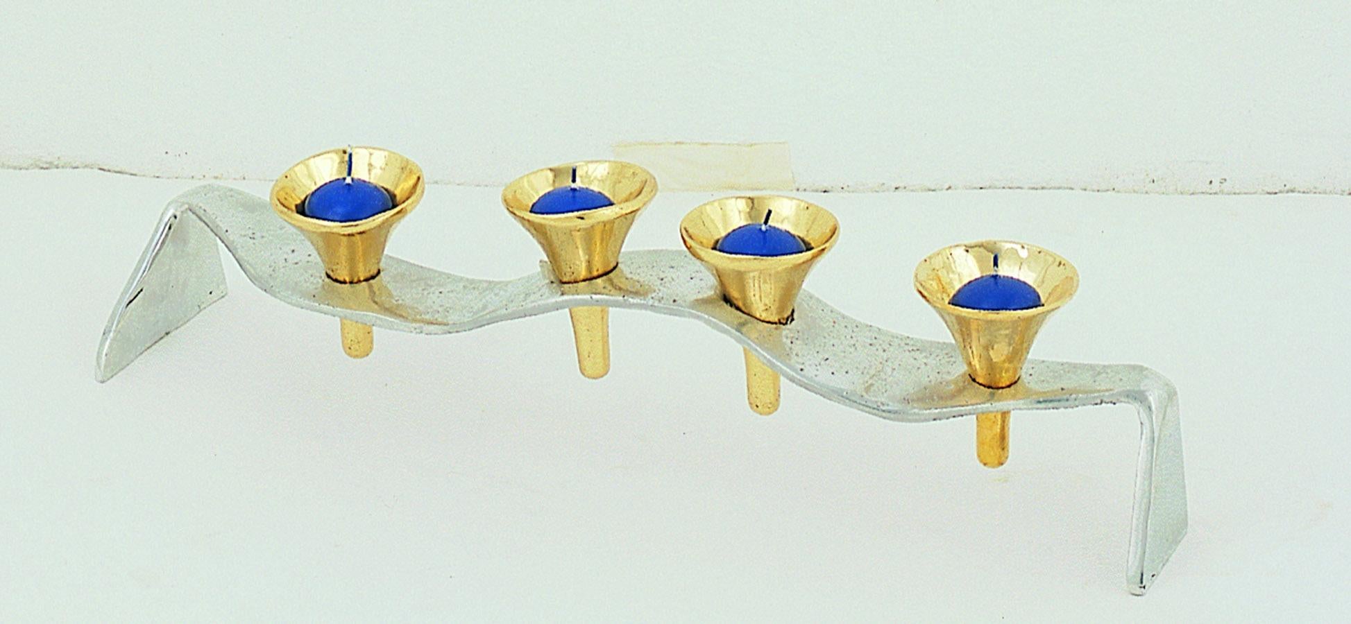 Candelabra Sinuoso 4 Velas made of solid Brass and Aluminium Handmade For Sale 1