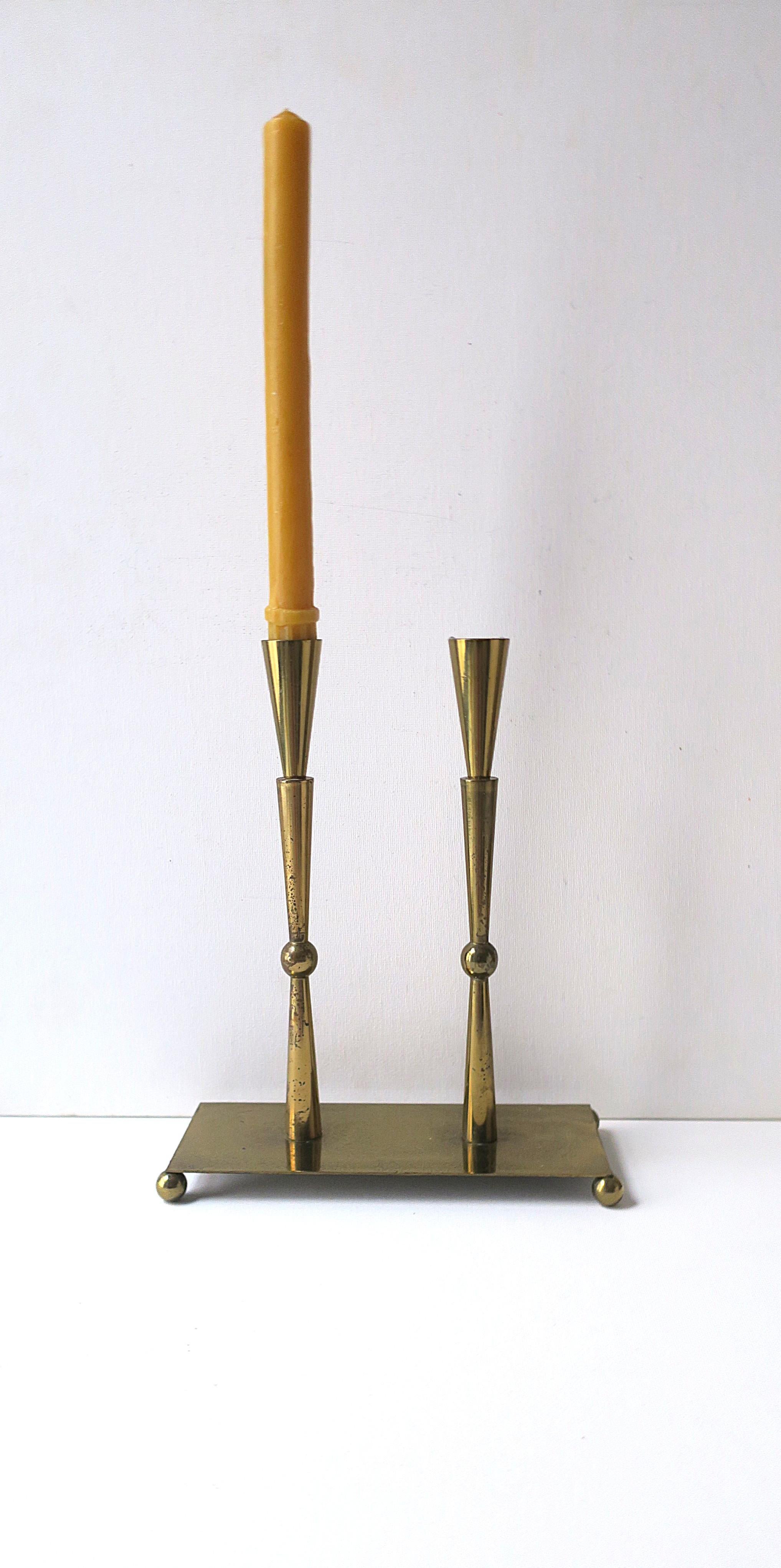Mid-Century moderno Portacandele in stile Tommi Parzinger in vendita