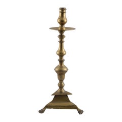 Candeliere con base triangolare, bronzo, Spagna, XVIII secolo