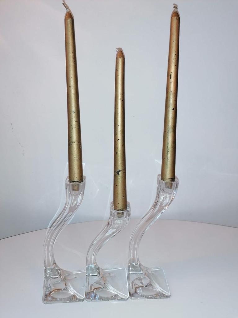 Architektonischer Satz von drei Kerzen aus Klarglas, hergestellt von Riedel Austria in den 1970er Jahren
Satz von drei.