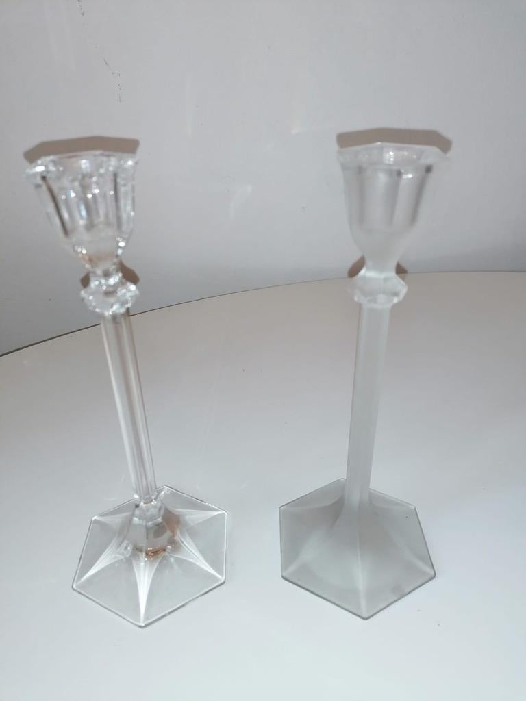 Ensemble de deux bougies en verre clair coulé architectural, fabriqué par Riedel Autriche dans les années 1970
Ensemble de cinq.