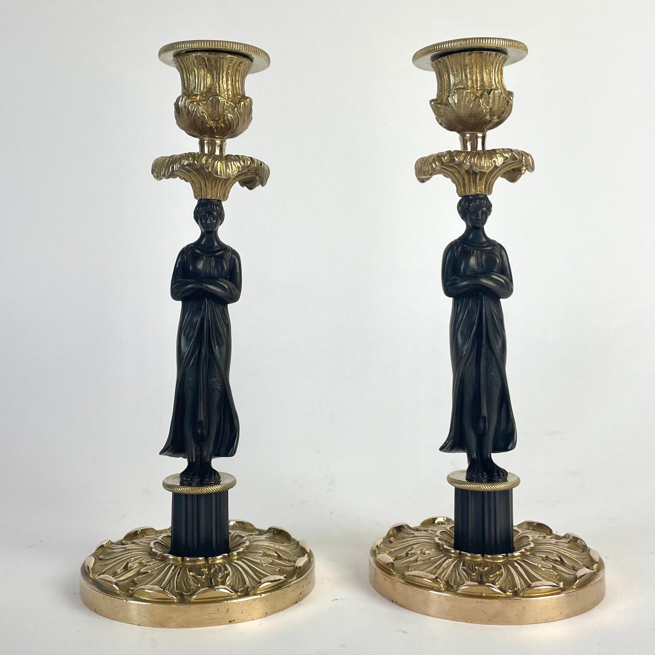 Stile impero Candelieri con cariatidi in bronzo dorato e patinato scuro - Impero, anni '20 del XIX secolo in vendita