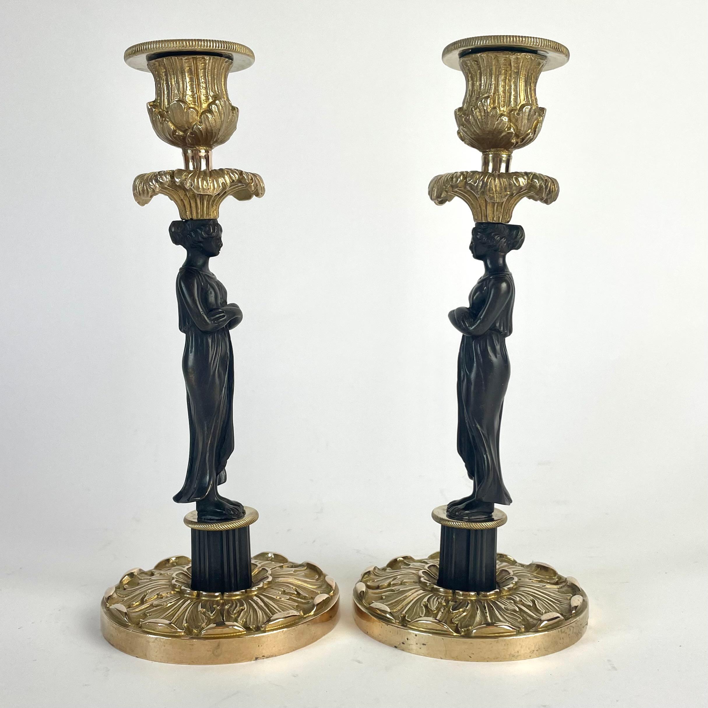 Dorato Candelieri con cariatidi in bronzo dorato e patinato scuro - Impero, anni '20 del XIX secolo in vendita
