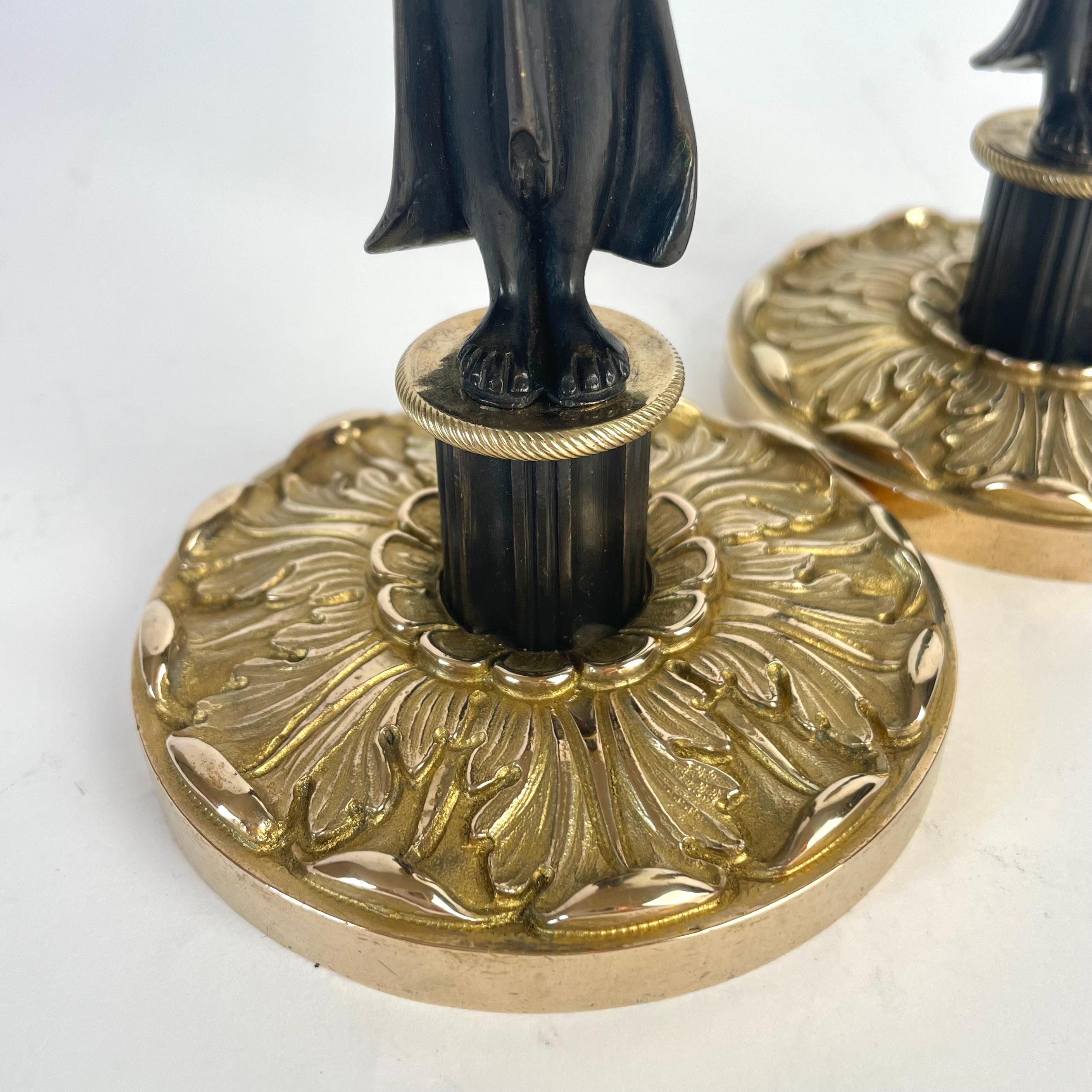 Candelieri con cariatidi in bronzo dorato e patinato scuro - Impero, anni '20 del XIX secolo In condizioni buone in vendita a Knivsta, SE