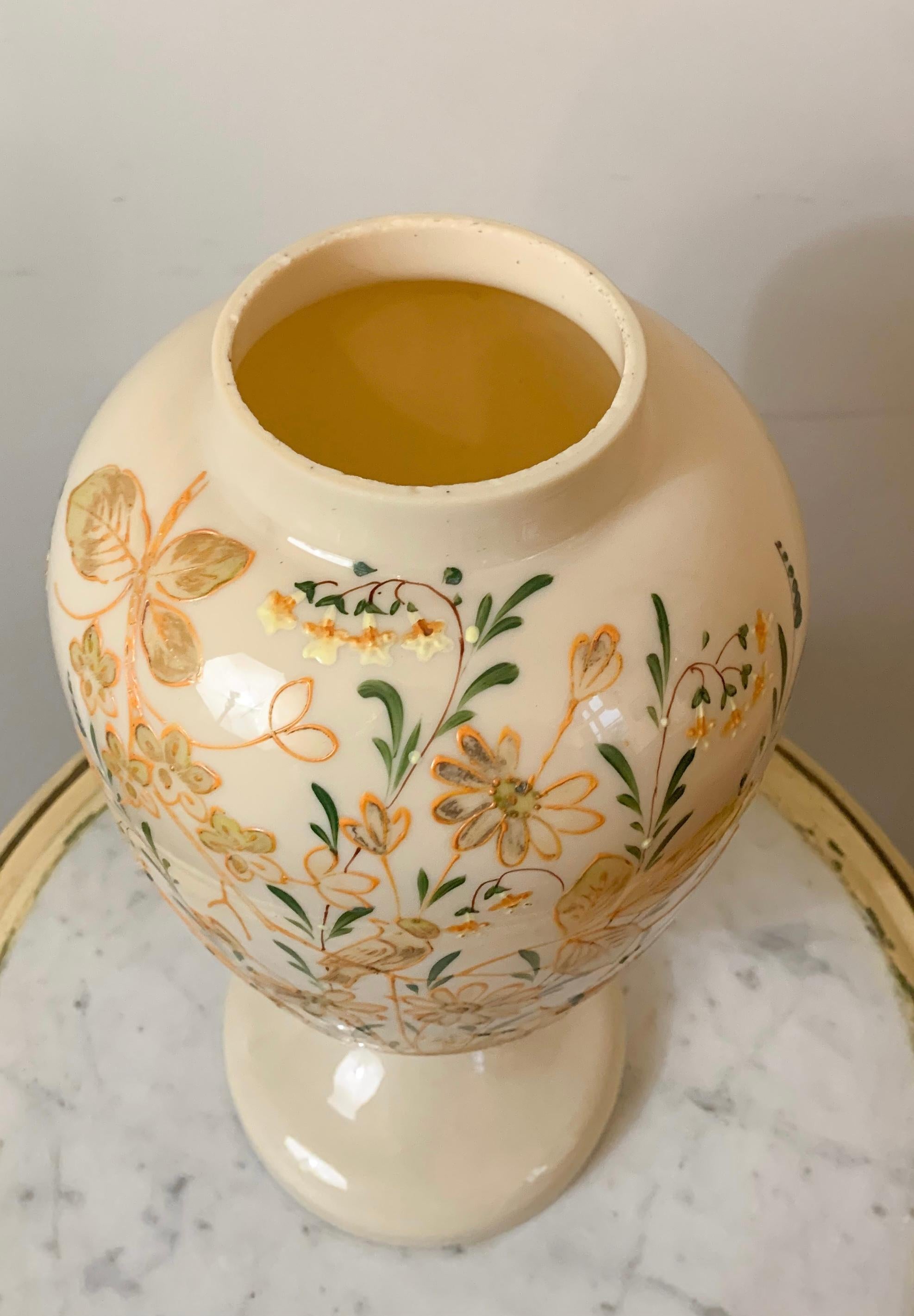 Nice and large drageoir in opaline rice paste dating from the Napoleon III period. This vase is made of molded glass, colored in the mass (opaline paste of rice), very used in the realization of the usual objects under Napoleon III. The decoration