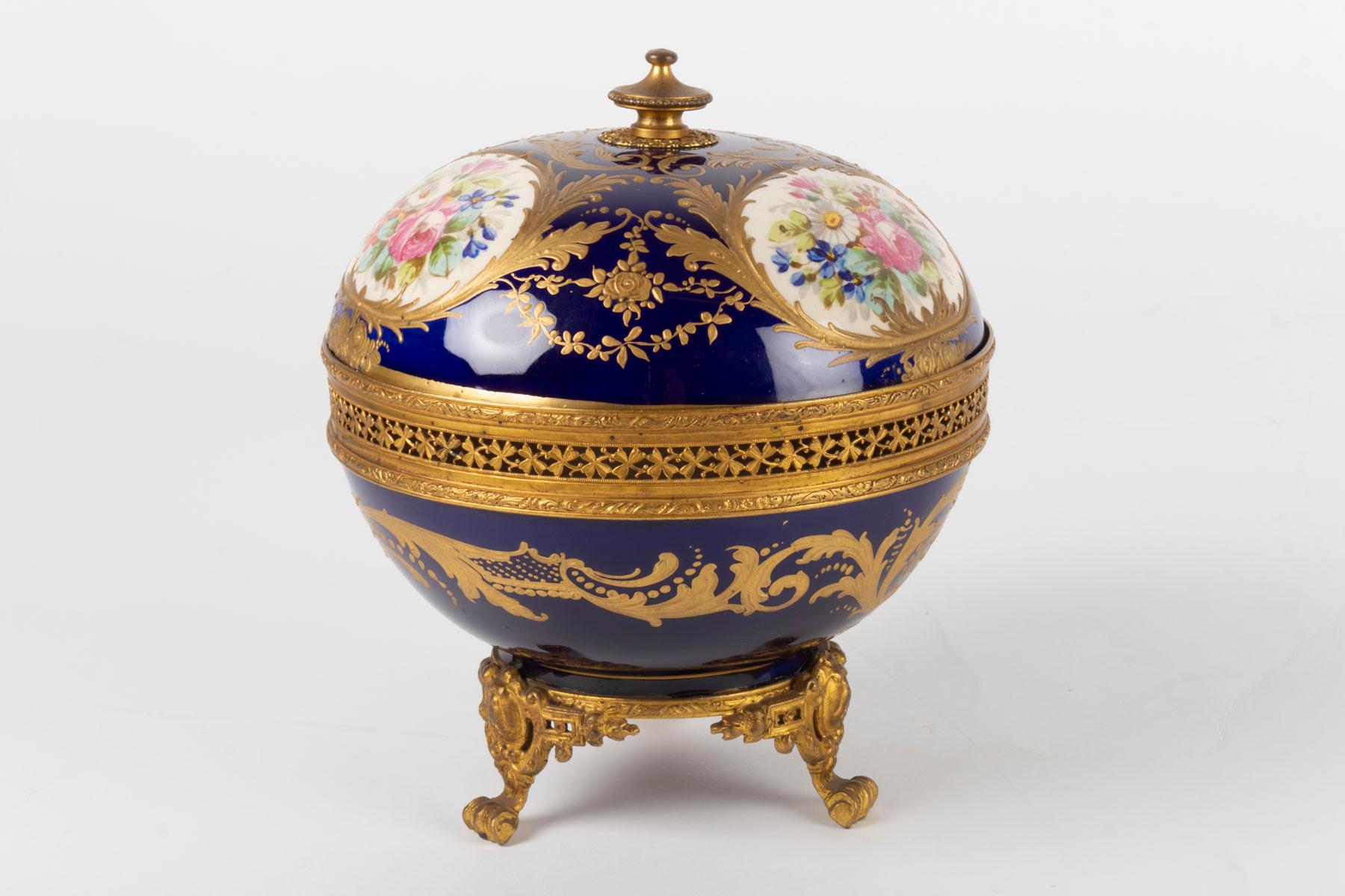Candy Box, Napoleon III Period, 1870, Painted and Gilded Porcelain Gilded Bronze 2