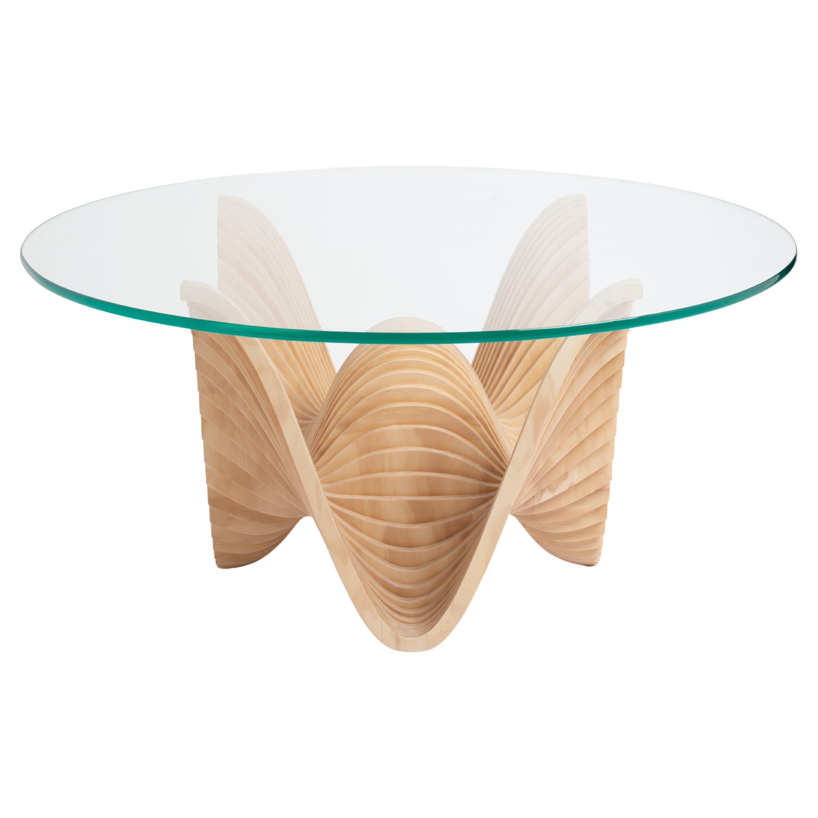 Candy Dining Table Medium by Piegatto, une table contemporaine sculpturale