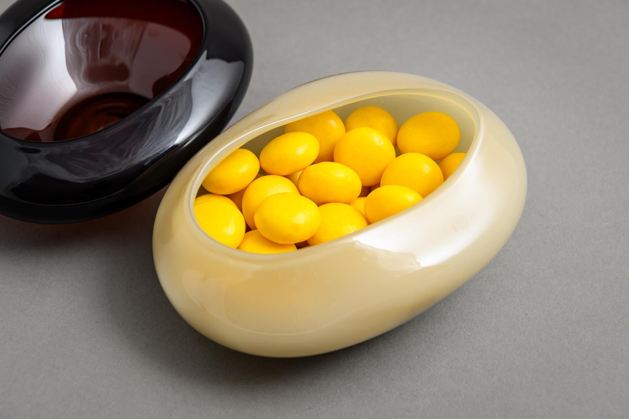 Details
Glass candy dish
Set of two
Each dish is handmade and unique, so the shape may differ slightly from the one pictured

· 4 cm high
· 9 cm width 
· 11 cm length.