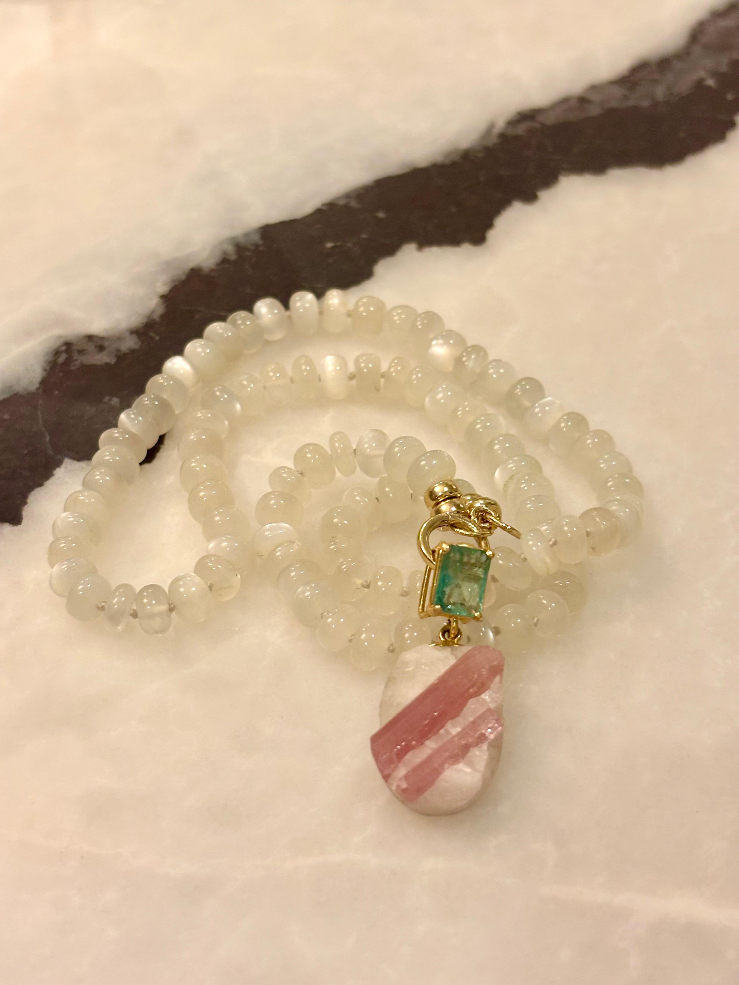 Pendentif candy en or 14 carats avec tourmaline rose et émeraude taillée en émeraude Unisexe en vente