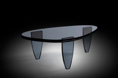 Table basse gris bonbon par Charly Bounan