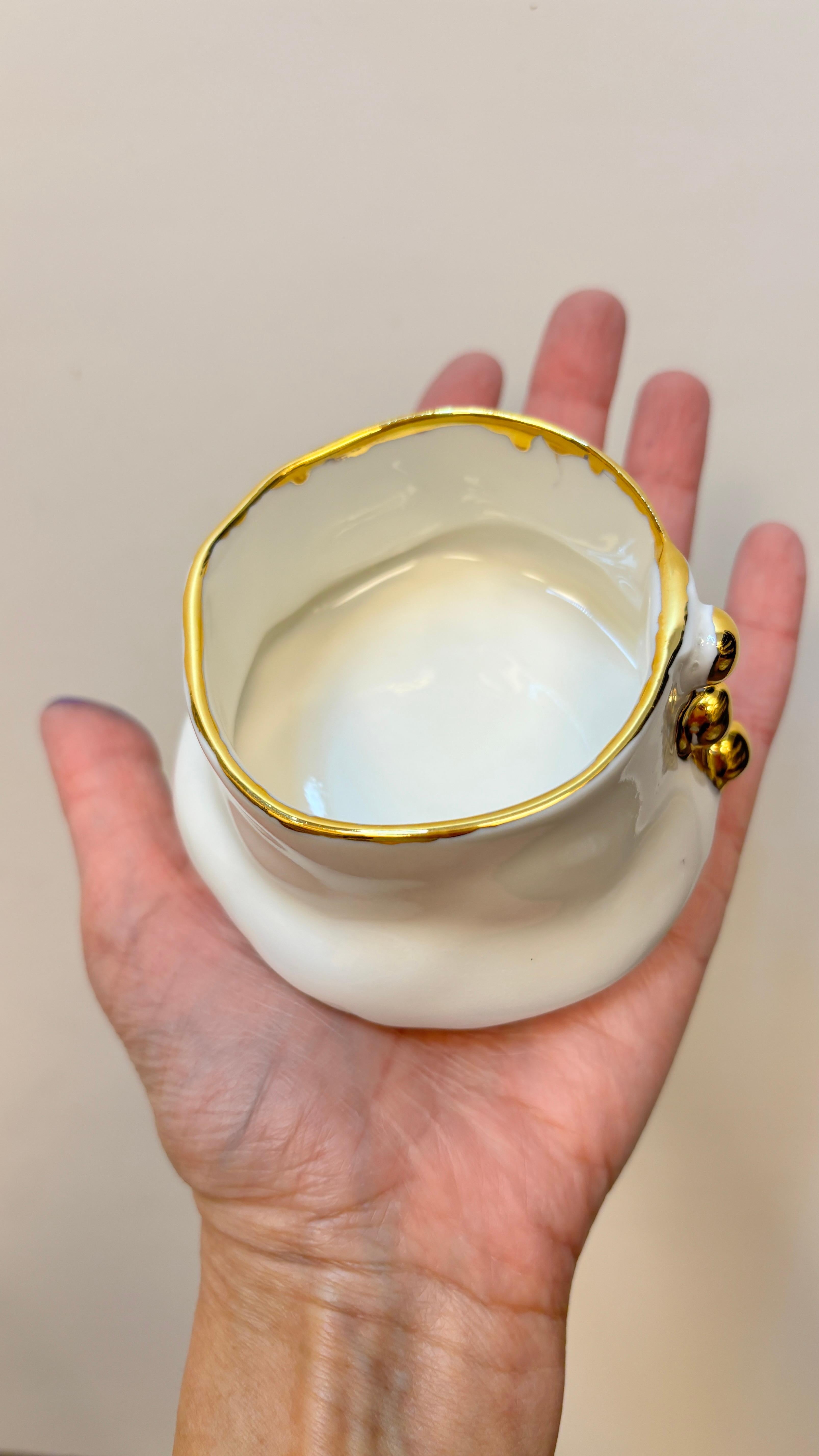 Porte-bonbons en porcelaine blanche avec Lips rouges  par Hania Jneid en vente 1