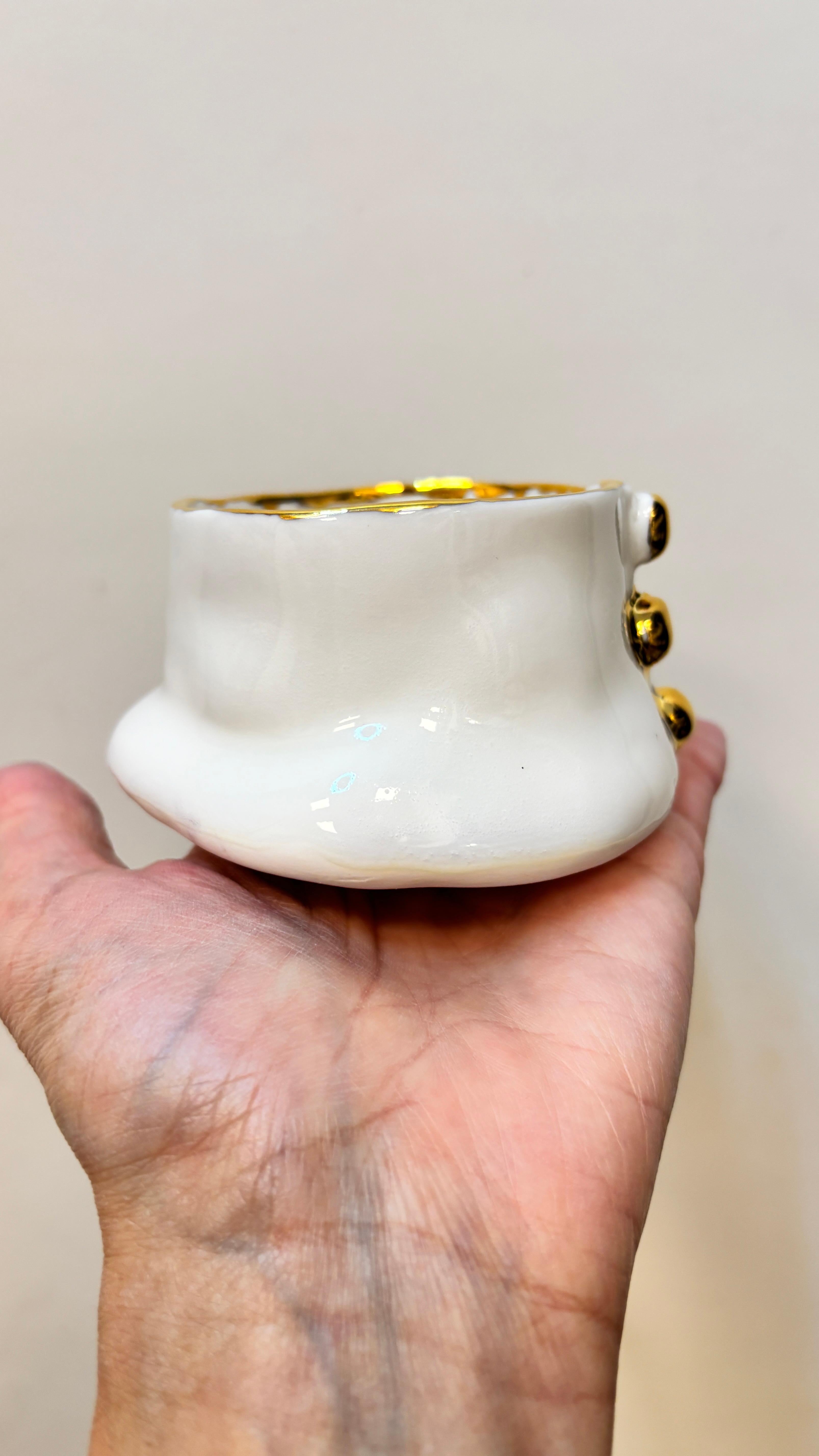 Porte-bonbons en porcelaine blanche avec Lips rouges  par Hania Jneid en vente 2