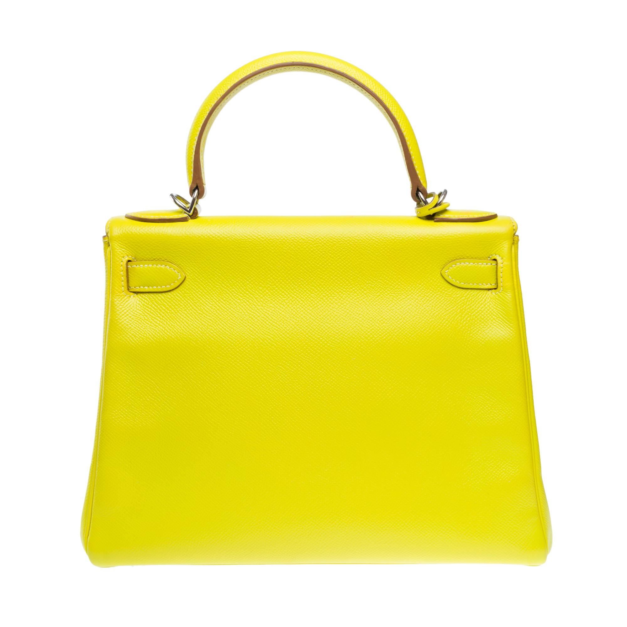 Candy Limited Edition Hermes Kelly 28 handbag strap in Lime/Perle epsom In Excellent Condition For Sale In Paris, IDF