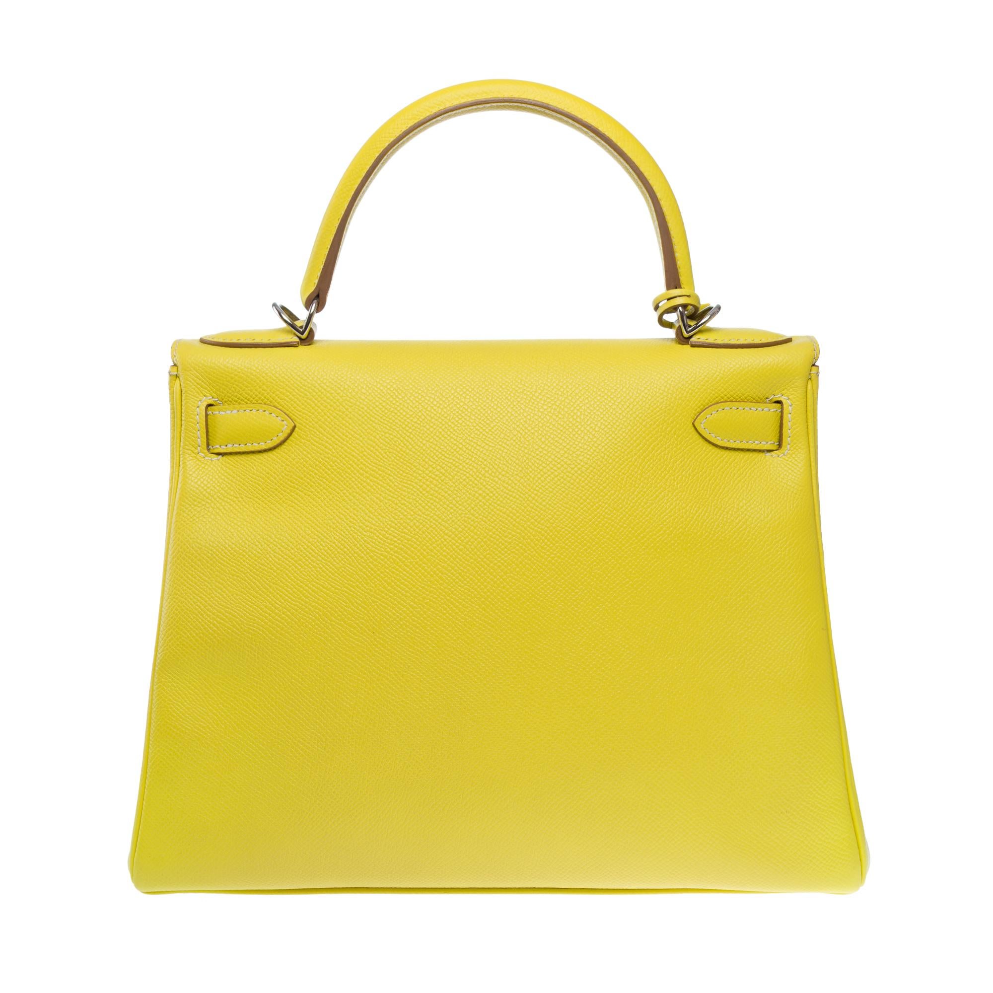 Candy Limited Edition Hermes Kelly 28 handbag strap in Lime/Perle epsom In Excellent Condition For Sale In Paris, IDF