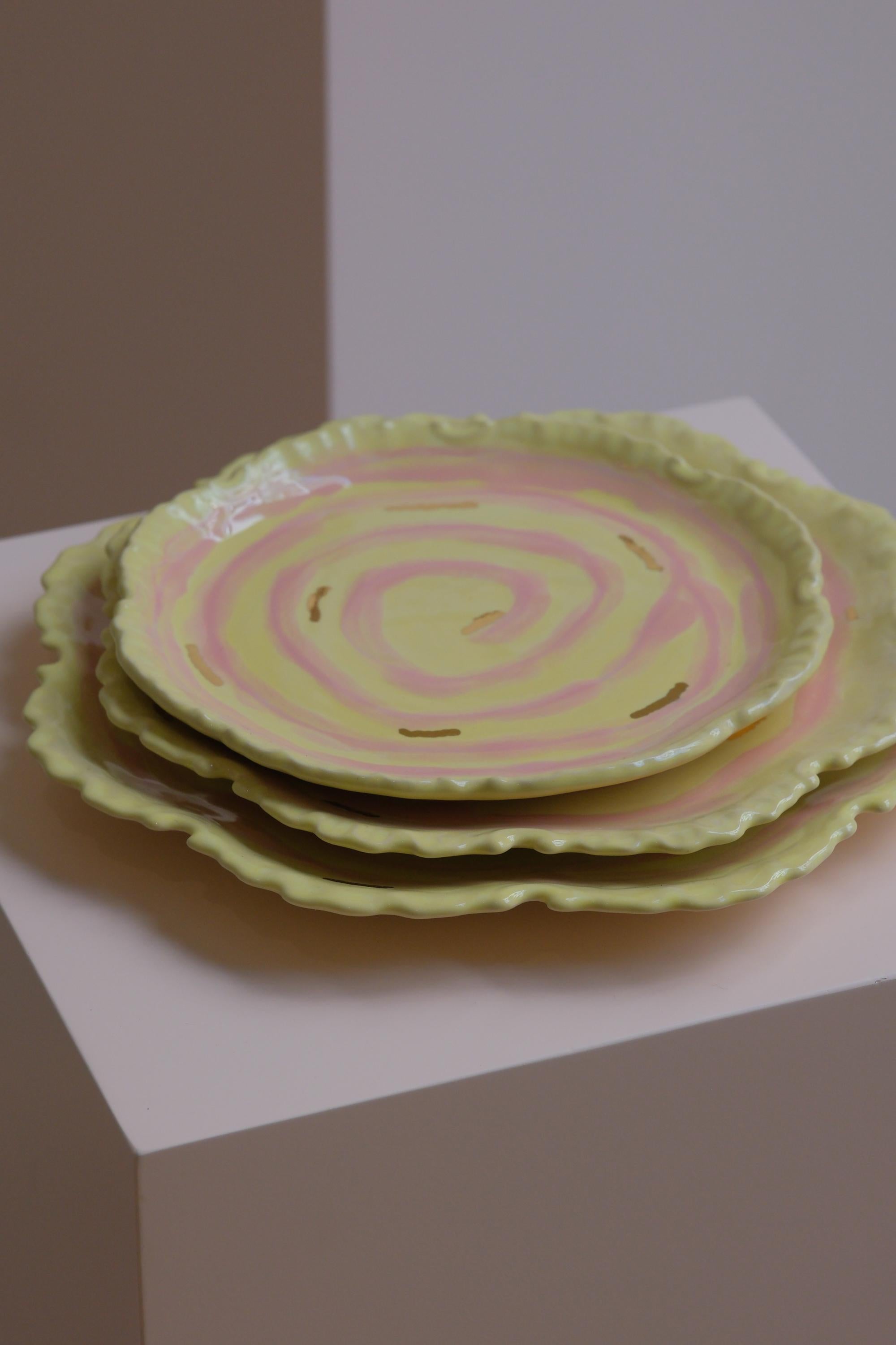Platos de Gres Amarillo y Rosa de Inspiración Postmoderna de Hania Jneid Siglo XXI y contemporáneo en venta