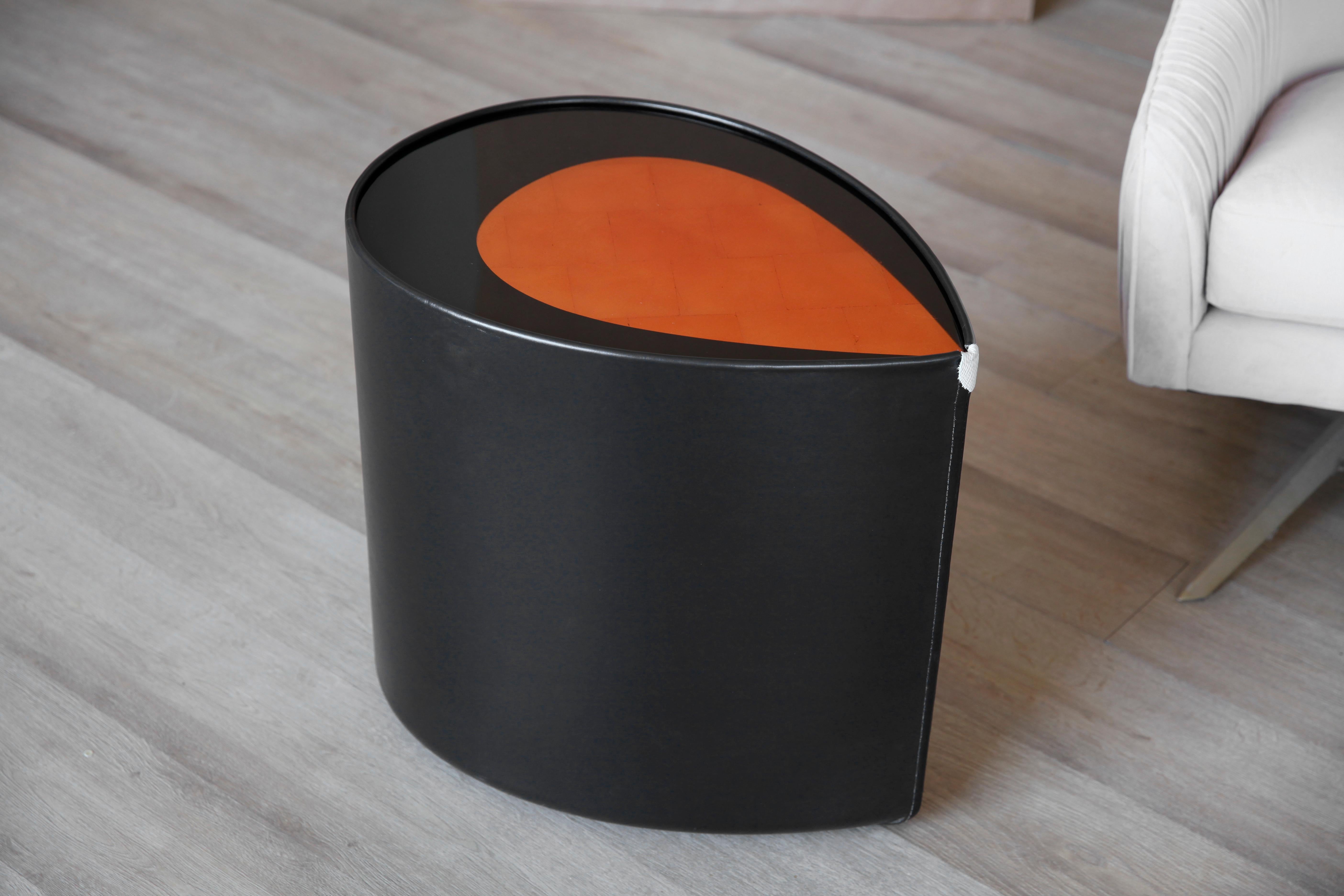 BODENMUSTERVERKAUF!!

Standmodell mit sehr geringem Gebrauch, insgesamt guter Zustand.

Florian Roeper, leitender Handwerker und Gründer des Unternehmens, hat sich für dieses Design von Ledertaschen und Schmuck inspirieren lassen. 