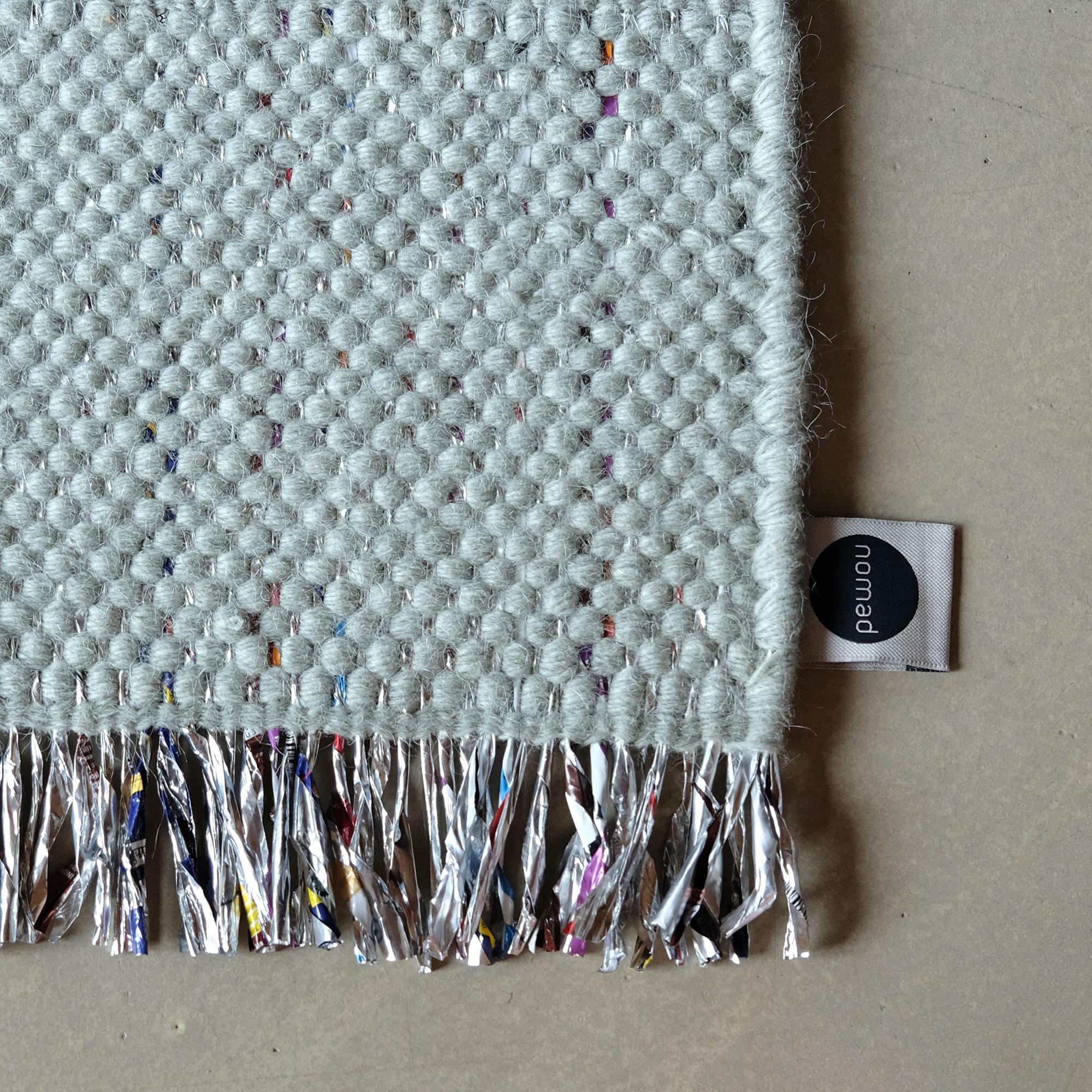 Candy Wrapper Teppich_LivingXL_mint/Preis ausgezeichneter gewebter Teppich von Jutta Werner (Moderne) im Angebot