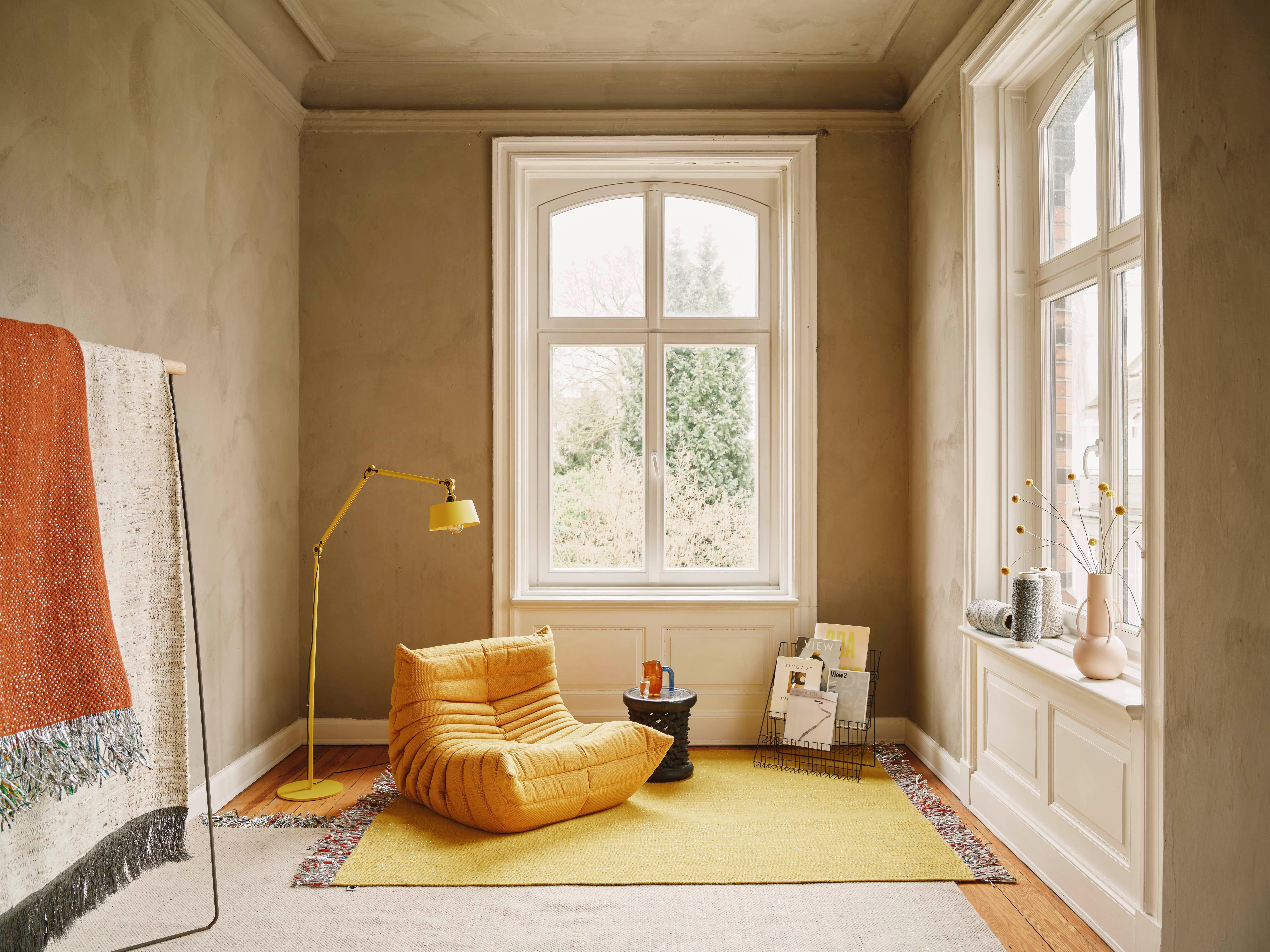 Tappeto con carta di caramelle // interno // vincitore del German Design Award
Noi di NOMAD crediamo nell'innovazione, nel superamento dei confini e nella ridefinizione dell'immagine del re-cycling e dell'upcycling nel settore degli interni. Il