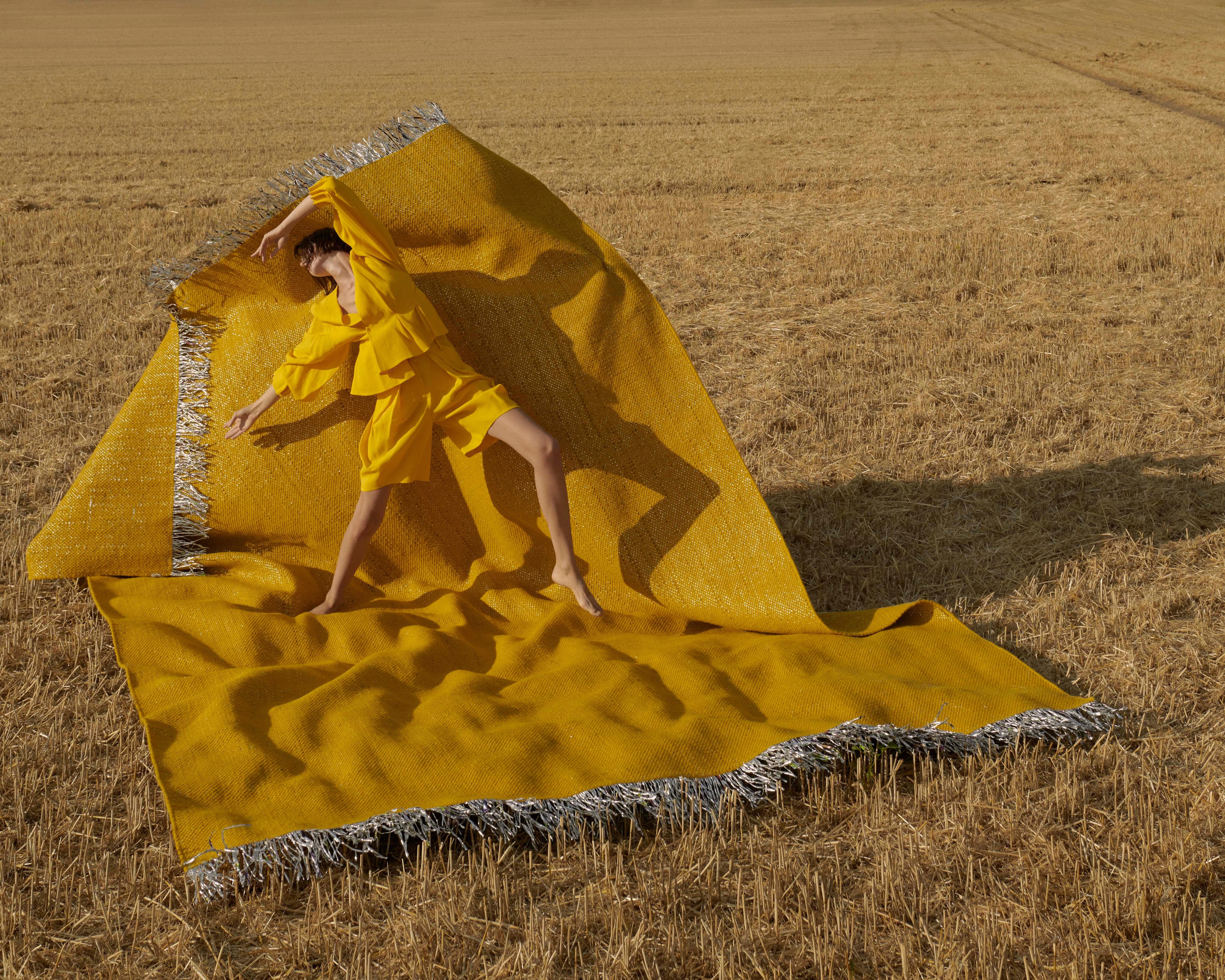 Indien Tapis Candy Wrapper_ Mini_yellow / Tapis tissé unique primé par Jutta Werner en vente