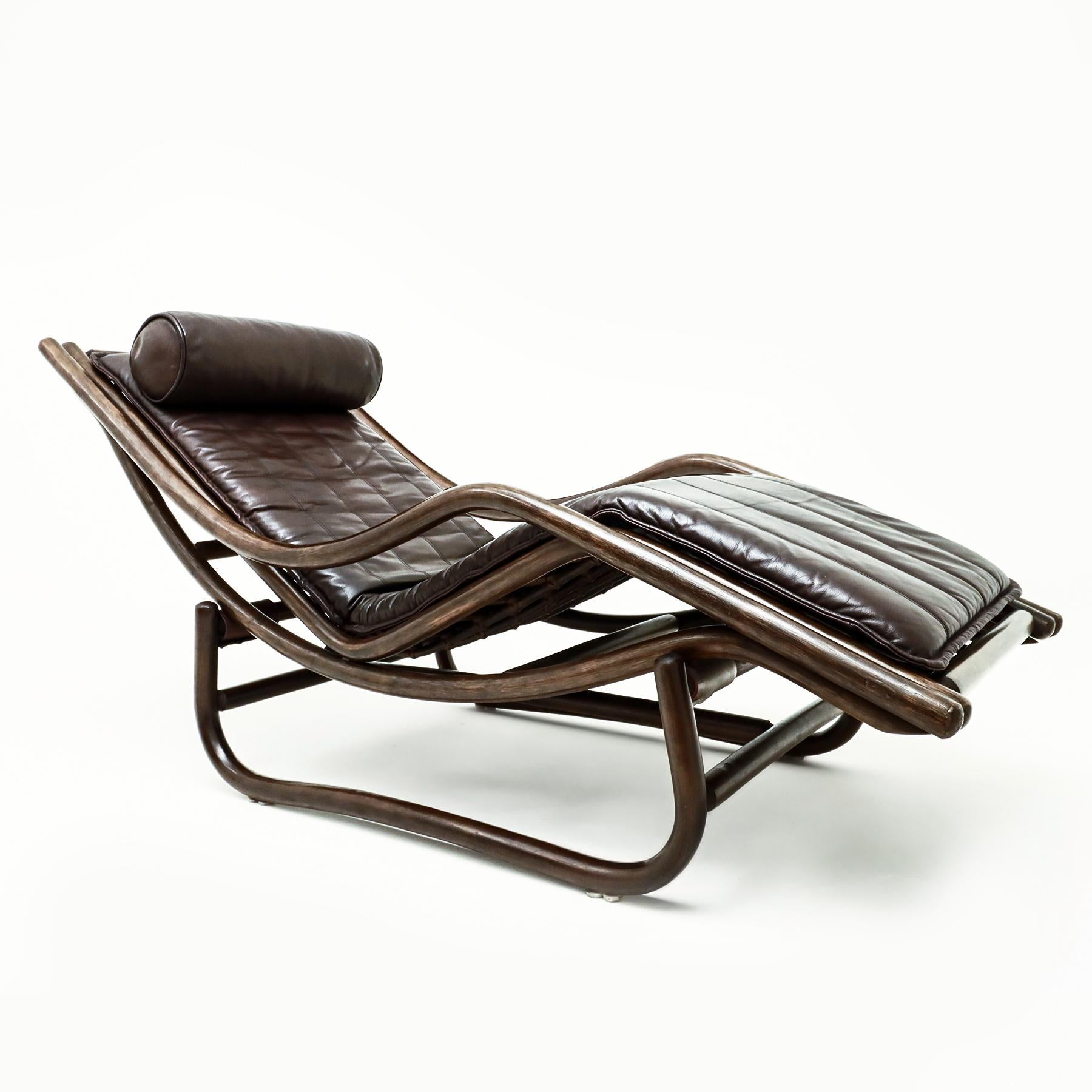 Mid-Century Modern Cane and leather LC4 style chaise longue in the style of Rohe Noordwolde