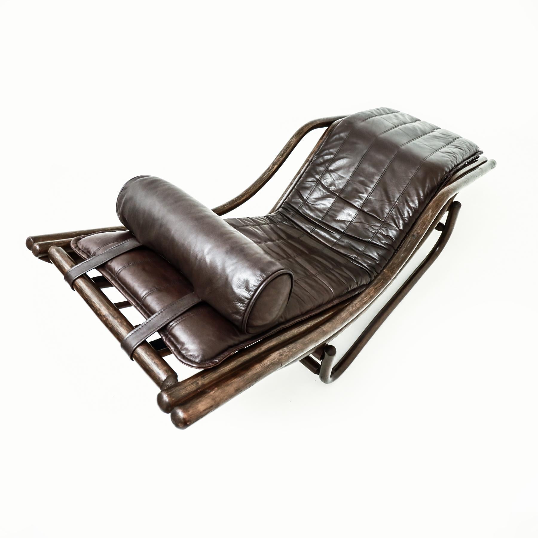 Leather Cane and leather LC4 style chaise longue in the style of Rohe Noordwolde