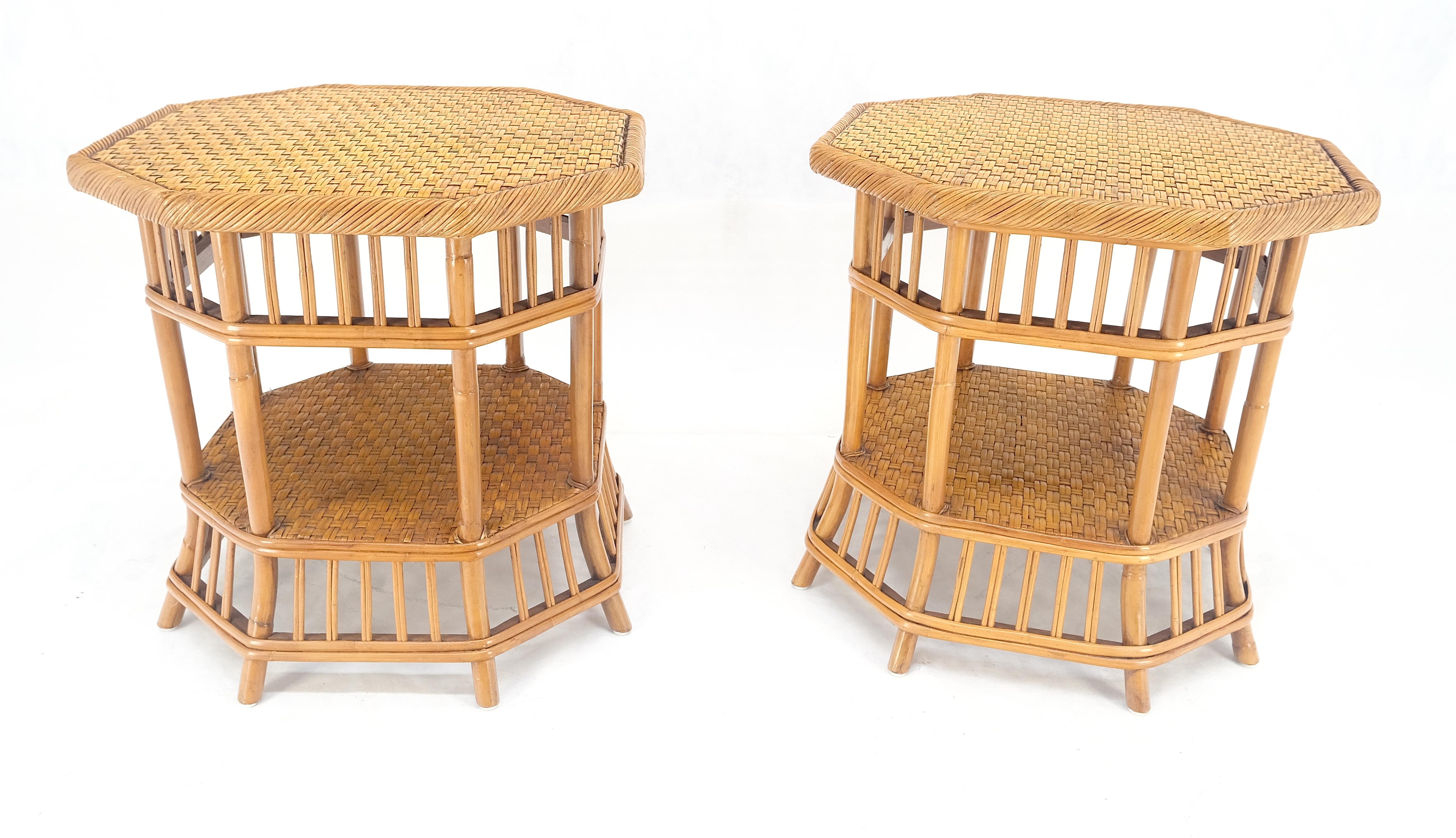 Mid-Century Modern Table d'appoint en bambou rotin octogonale à 2 étages avec lampe d'appoint MINT en vente