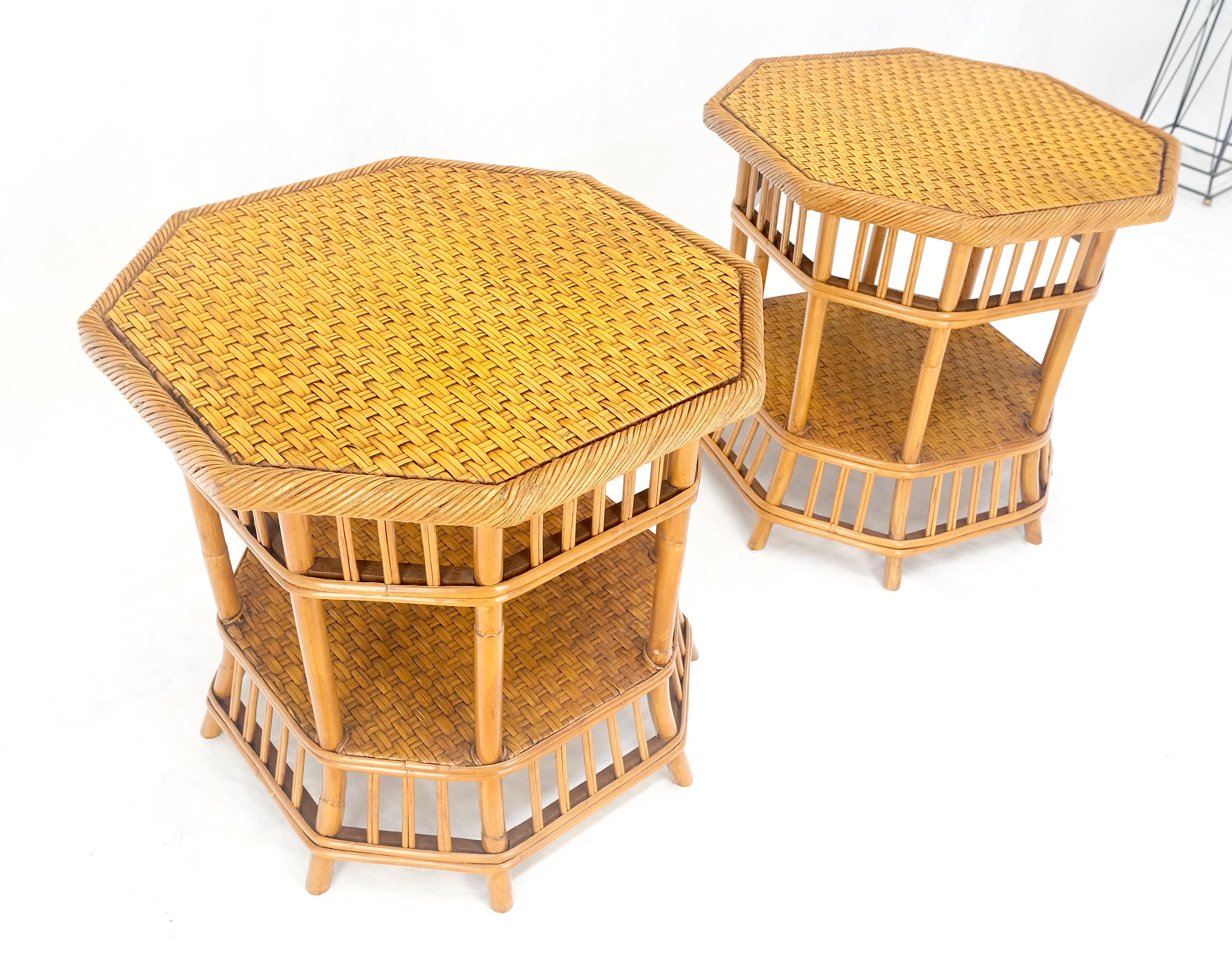 20ième siècle Table d'appoint en bambou rotin octogonale à 2 étages avec lampe d'appoint MINT en vente