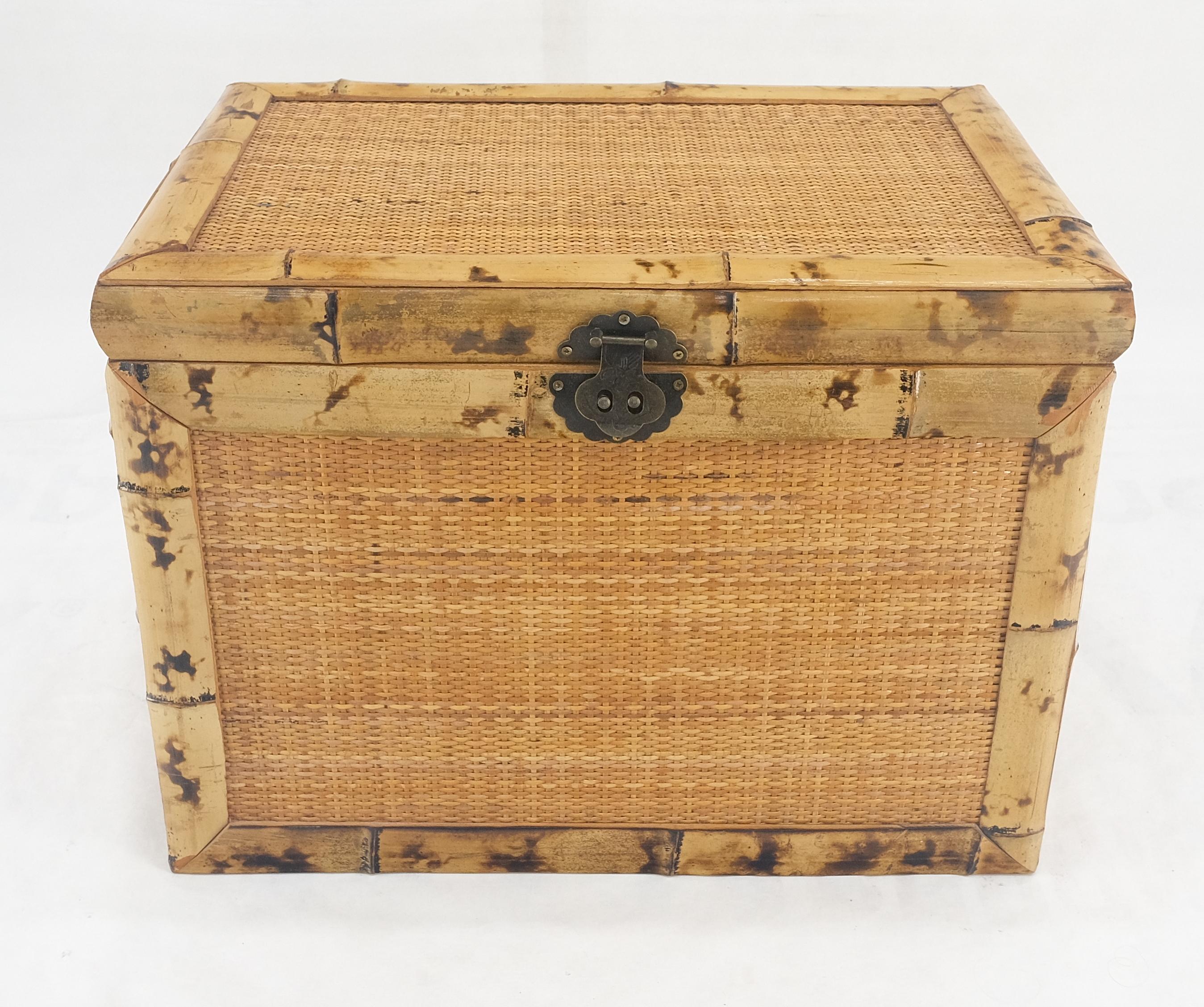 Schilfrohr & gebrannter Bambus Kompakte 16x23 Dekorative Hoffnungstruhe Trunk MINT (Hollywood Regency) im Angebot