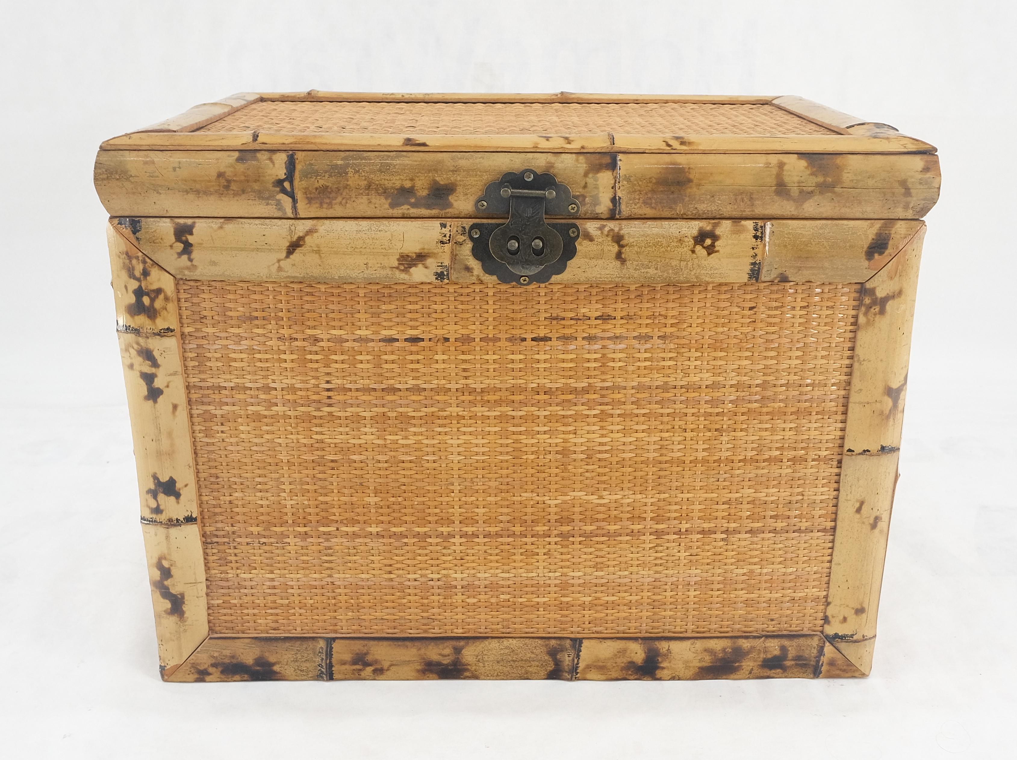 Schilfrohr & gebrannter Bambus Kompakte 16x23 Dekorative Hoffnungstruhe Trunk MINT (amerikanisch) im Angebot