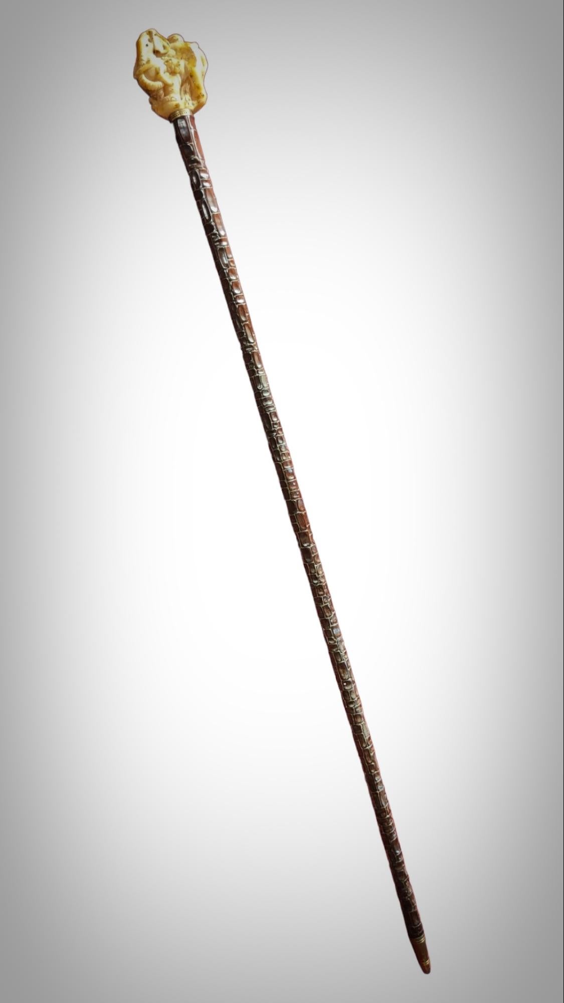 Cane In Baltic Amber XIX Century
ELEGANT GENTLEMEN'S CANE MADE IN AMBRAR AND THE WHIP IN EXOTIC GUAYANA WOOD END OF THE XIX CENTURY EXCELLENT CONDITION MEASURES 92 CM HIGH