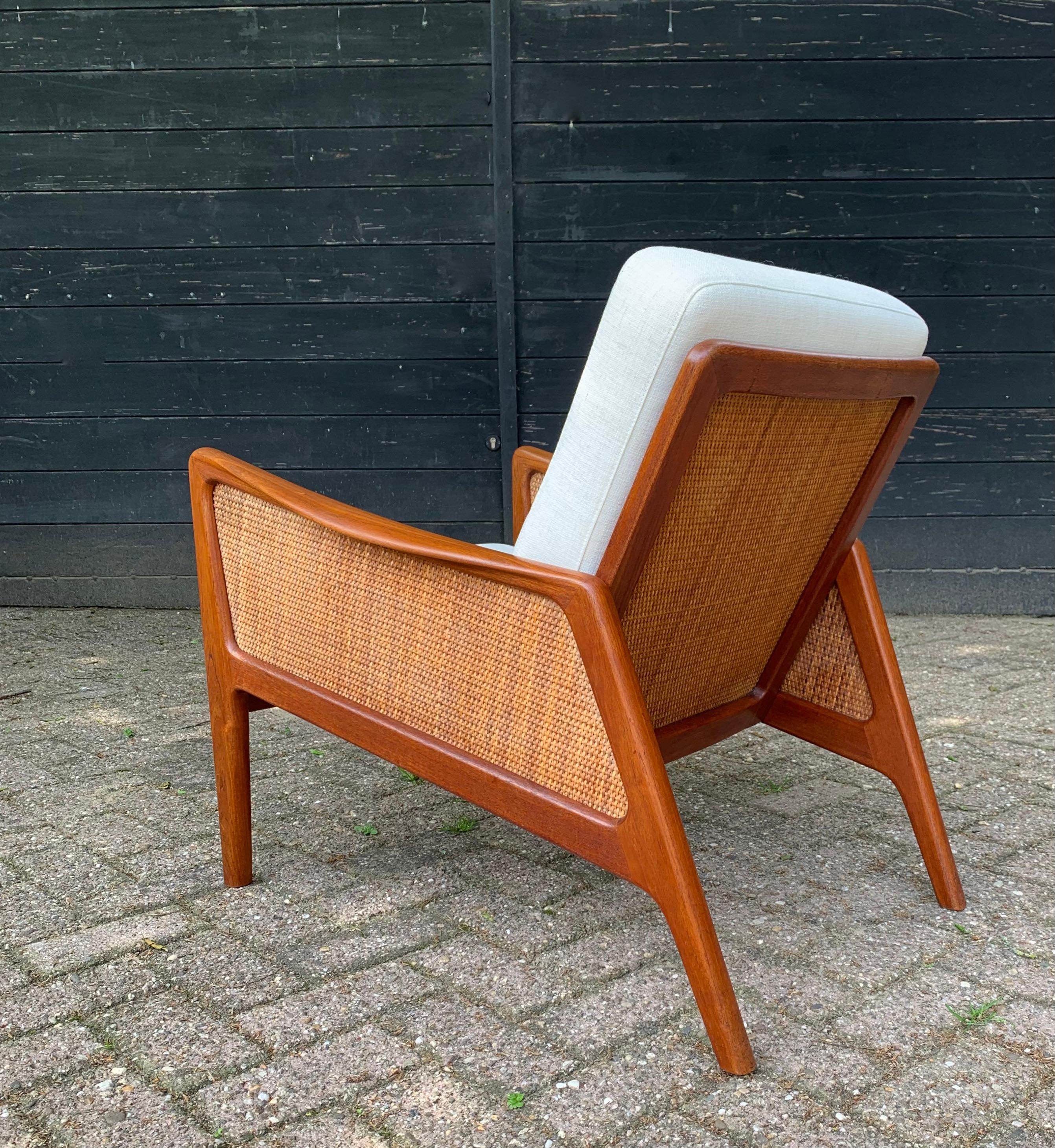 Cane & Teak Lounge Chair Peter Hvidt & Orla Molgaard-Nielsen France & Daverkosen In Good Condition For Sale In Utrecht, NL