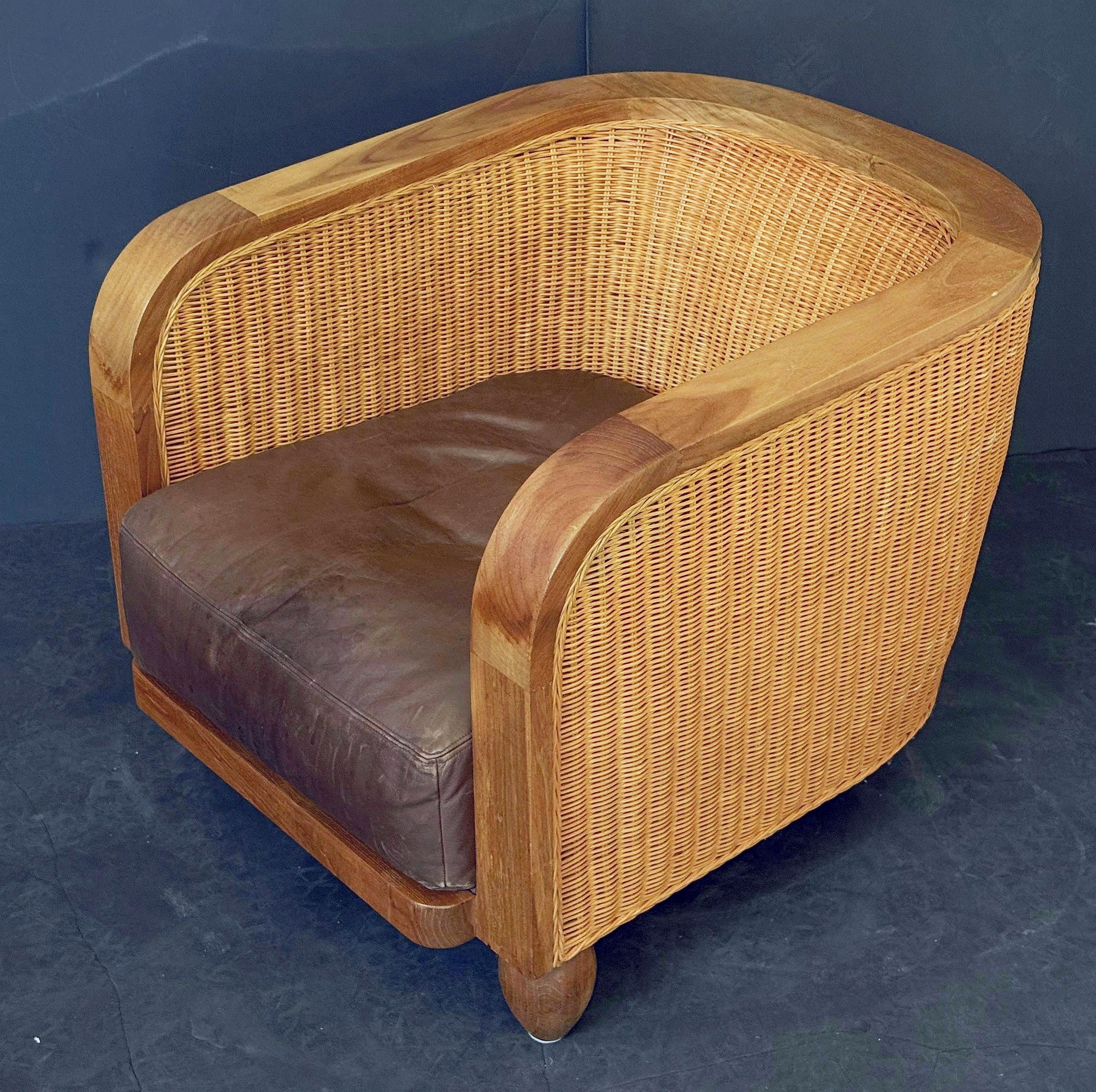 Sedia o poltrona Club con struttura a canne in teak e seduta in pelle marrone In condizioni buone in vendita a Austin, TX