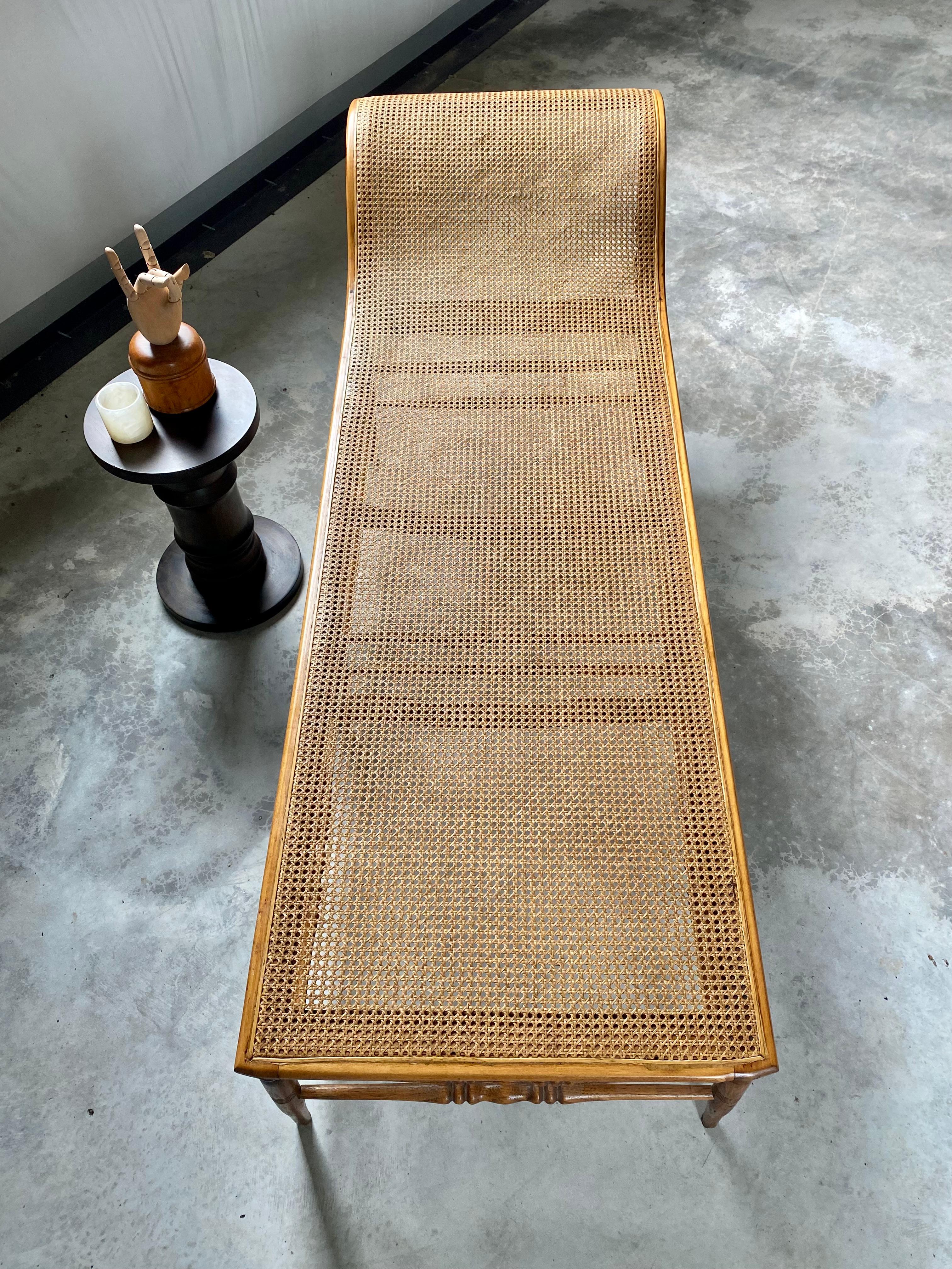 Caned Recamier (after Heywood Wakefield) Chaise Longue Lounge In Good Condition In Round Top, TX