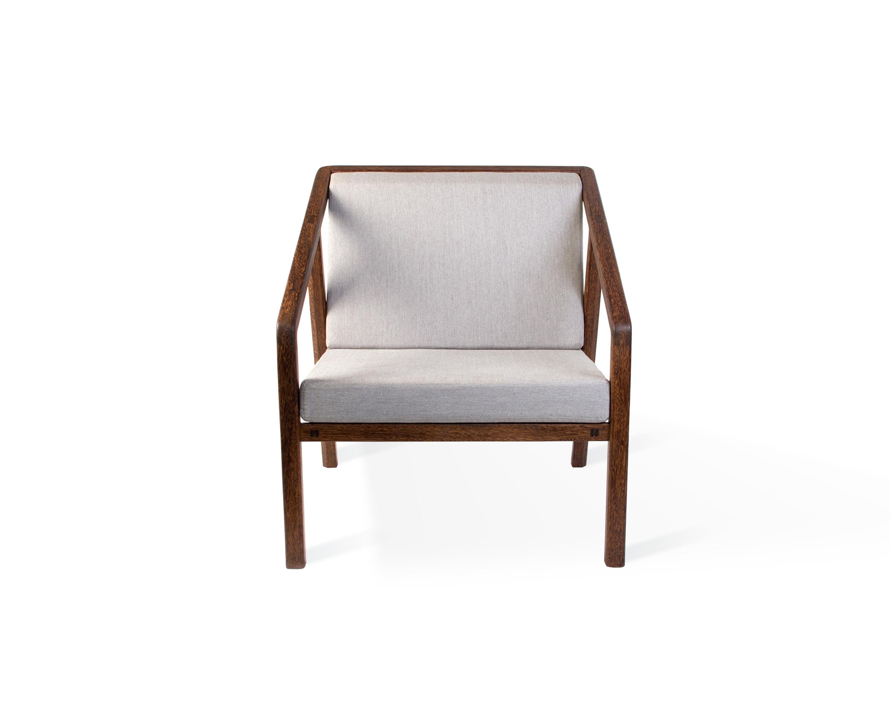 A minimalist design combing structure and aesthetic.  Canela armchair by Knót Artesanal makes an elegant addition to any environment be it a living room, bedroom or reading area. The complex joinery is rendered timeless & contemporary by its