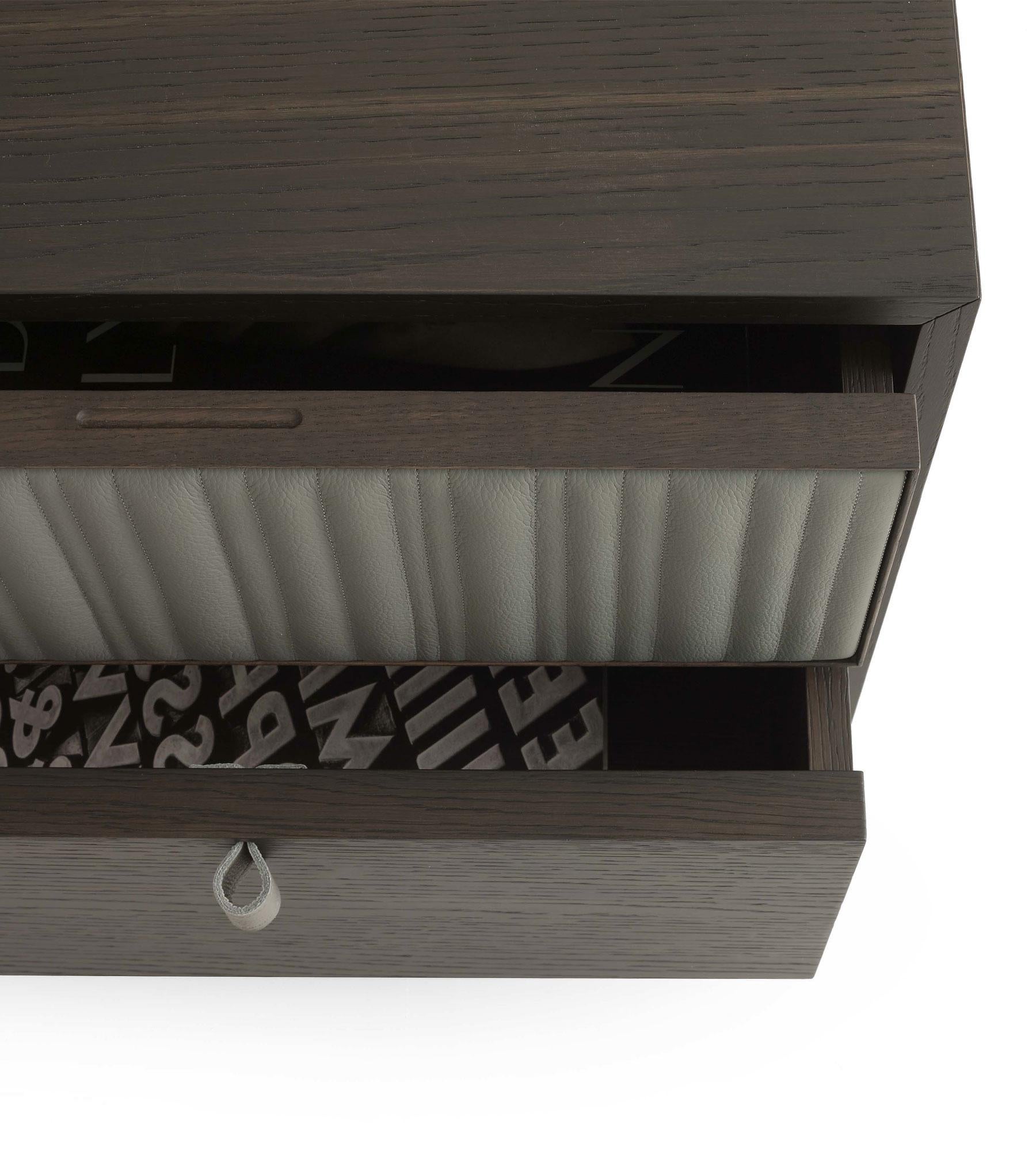 Table de nuit Canette Laguna en chêne et cuir par Morica Design Neuf - En vente à Geneve, CH