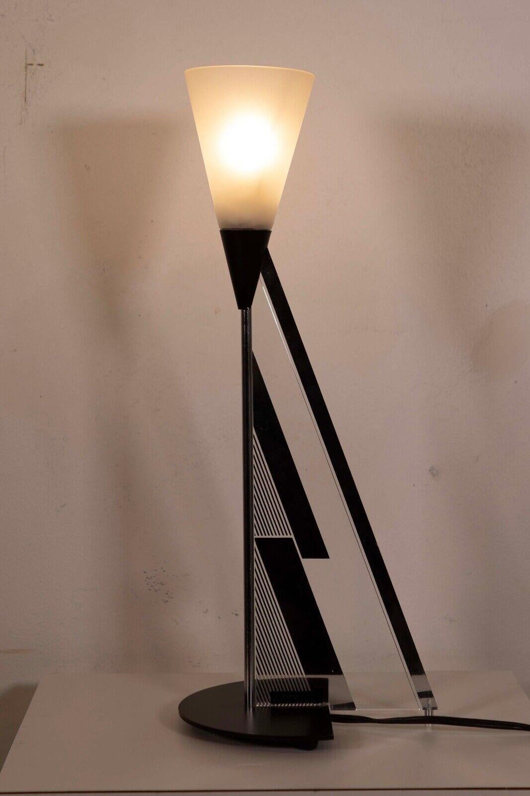 Canetti Mid Century Modern Triangular Shaped Lamp on Black Semi Circle Base For Sale 1