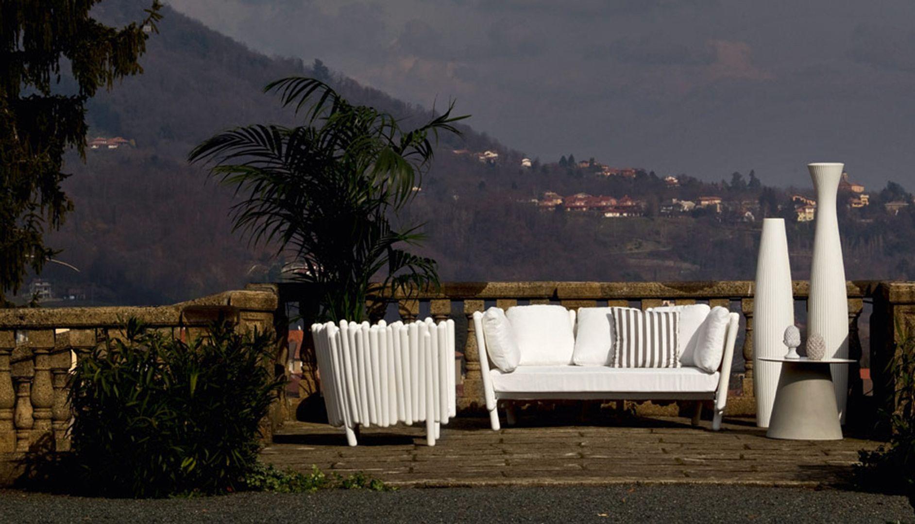 Canisse-Sessel Weiß von Serralunga, Philippe Nigro (Styropor) im Angebot
