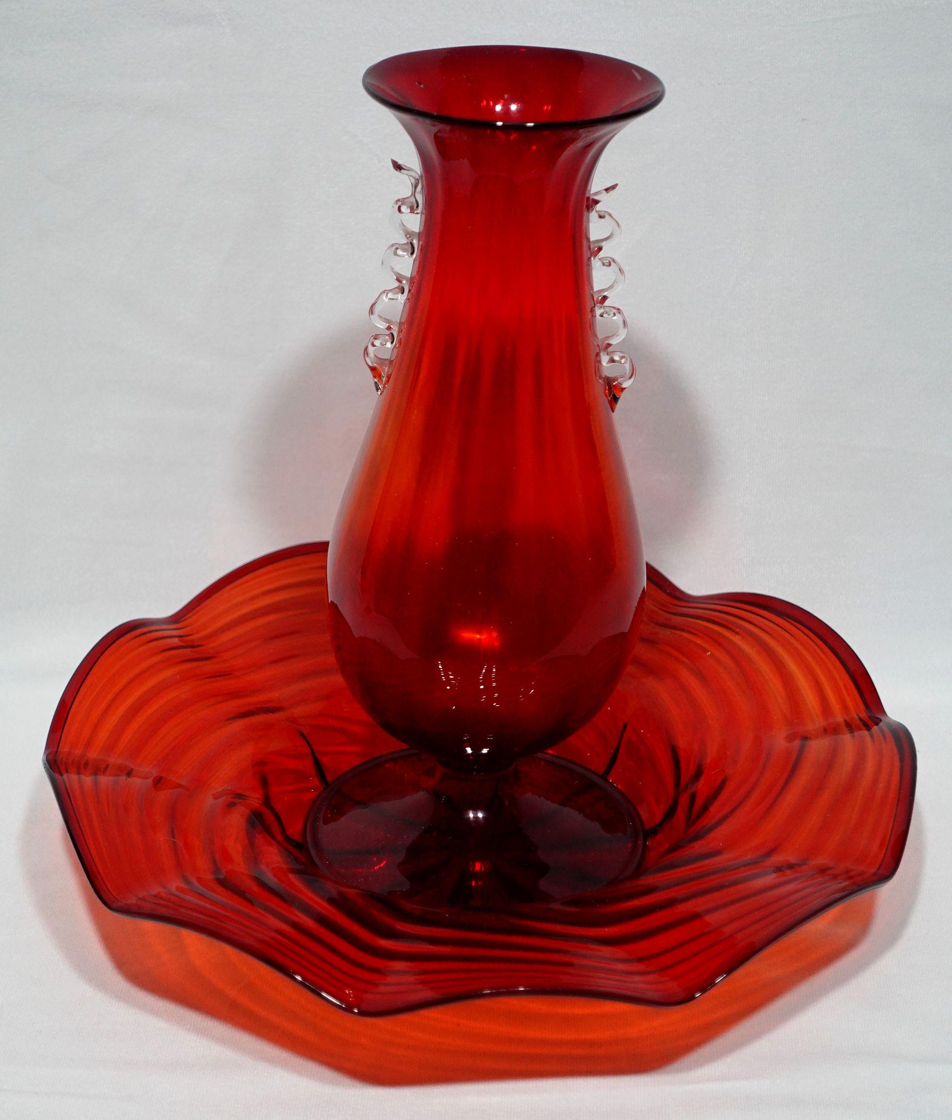 American Cannellini Red Art Glass Vase and Center Bowl For Sale