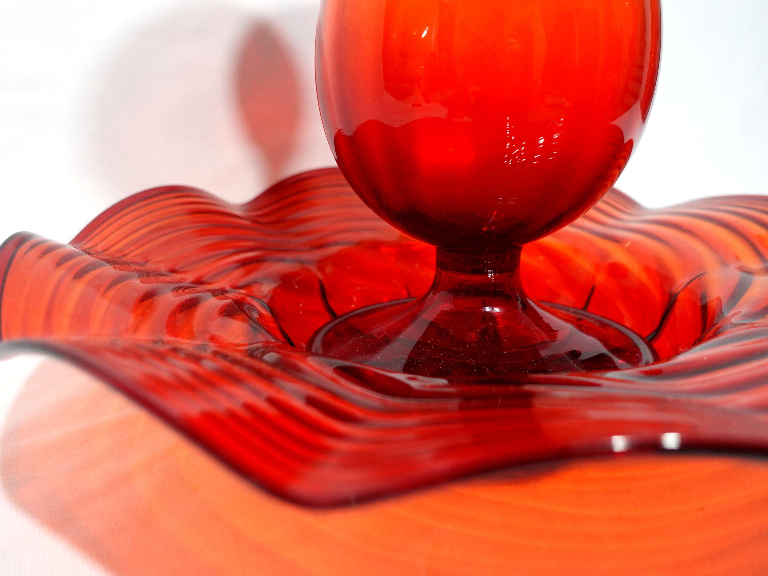 Hand-Crafted Cannellini Red Art Glass Vase and Center Bowl For Sale