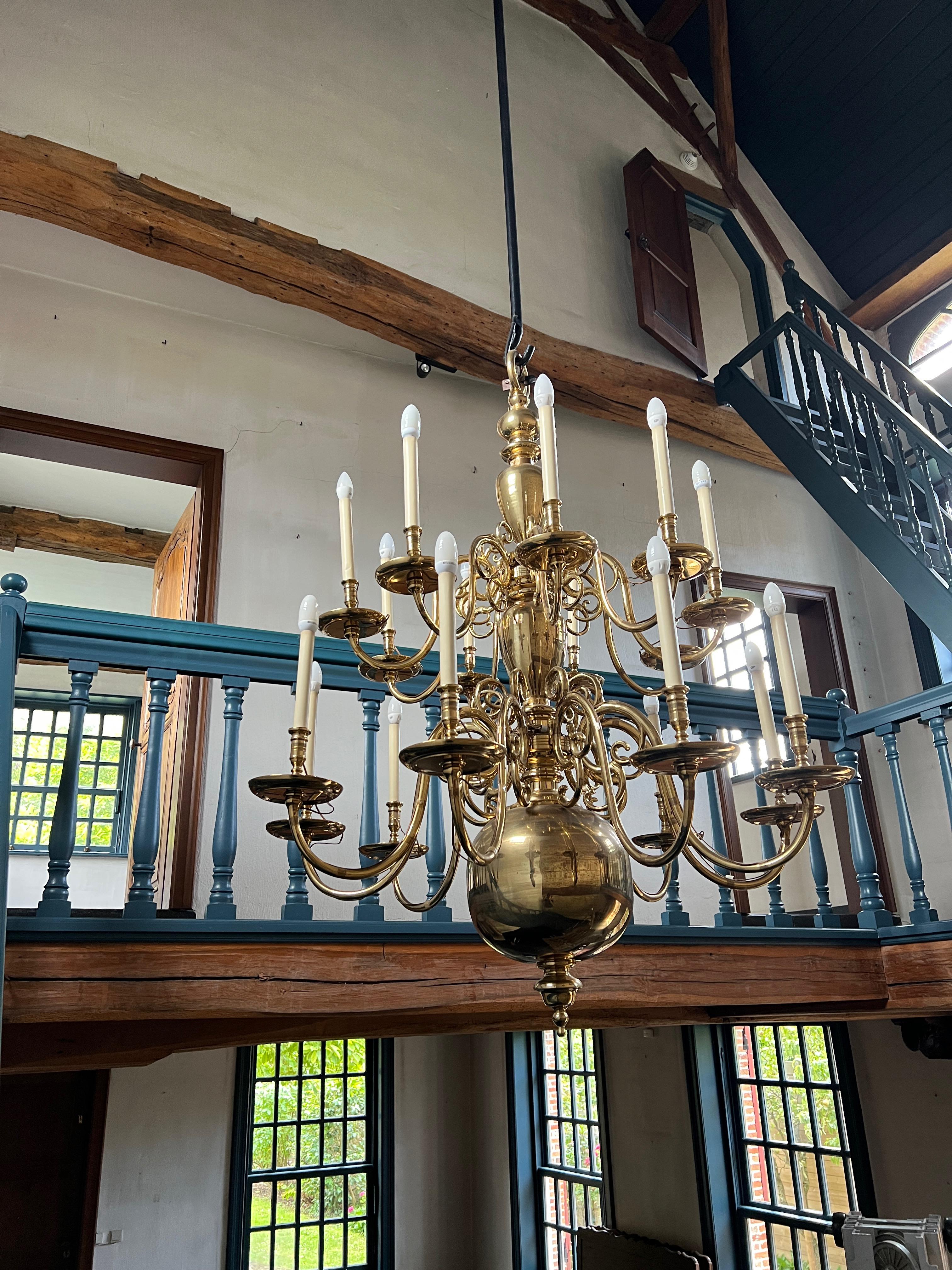 Vintage 2 Tier 17th Century Electric Dutch Brass Chandelier 18 Lights H150xW125 In Good Condition For Sale In AMSTERDAM, NL