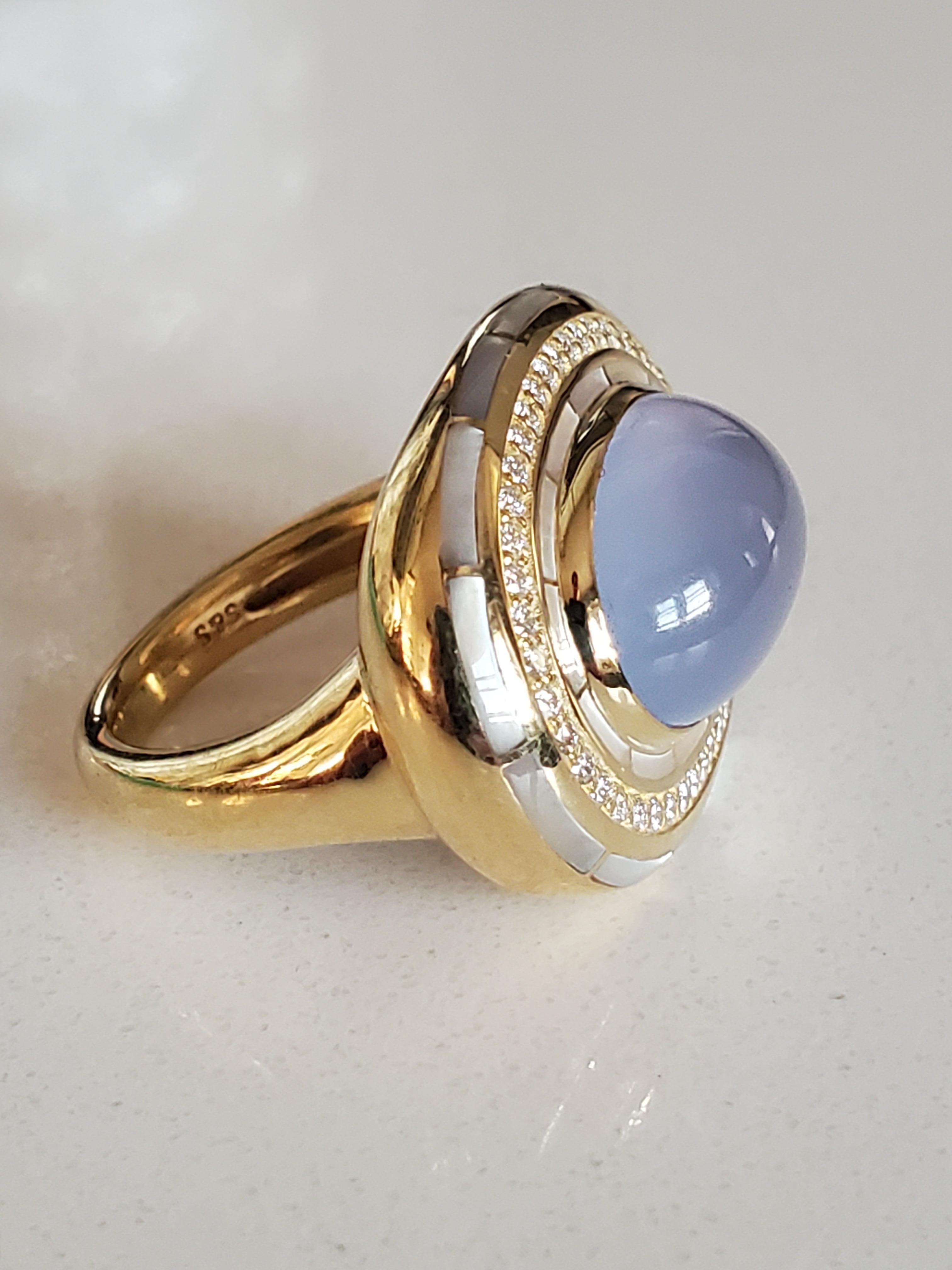 18 Karat Chalcedony, Diamond & Mother of Pearl Cannes Cocktail ring in vendita 4