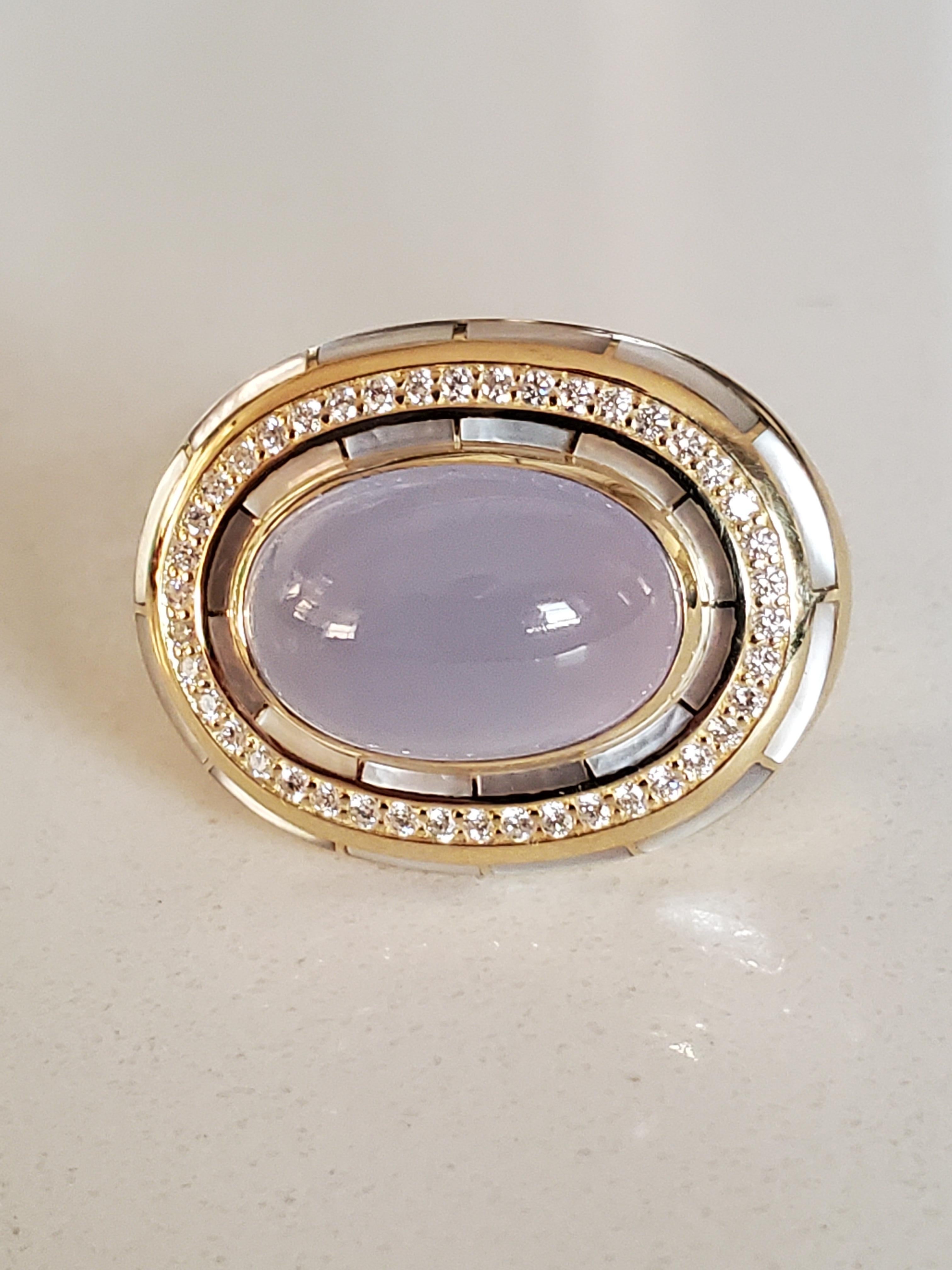 da uomo o donna 18 Karat Chalcedony, Diamond & Mother of Pearl Cannes Cocktail ring in vendita