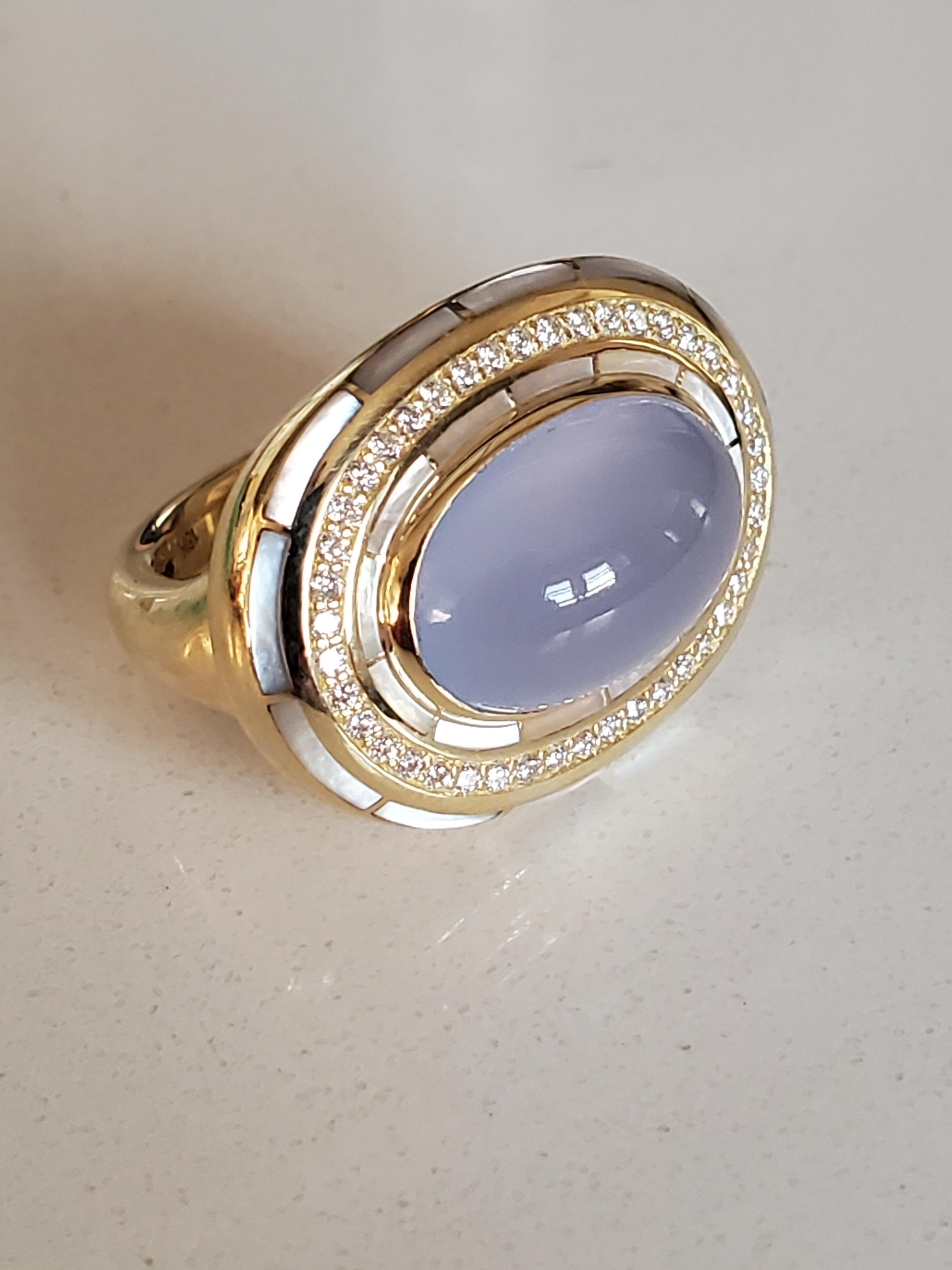 18 Karat Chalcedony, Diamond & Mother of Pearl Cannes Cocktail ring in vendita 3